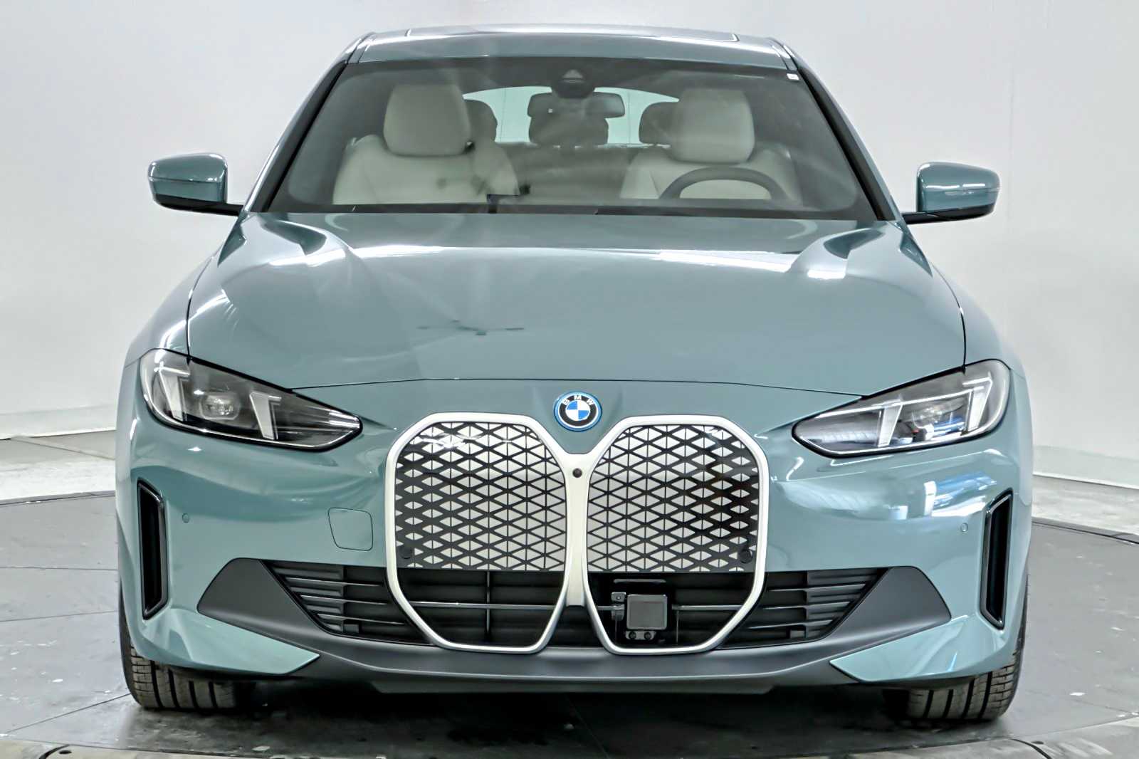 Thumbnail: 2025 BMW i4 - 10