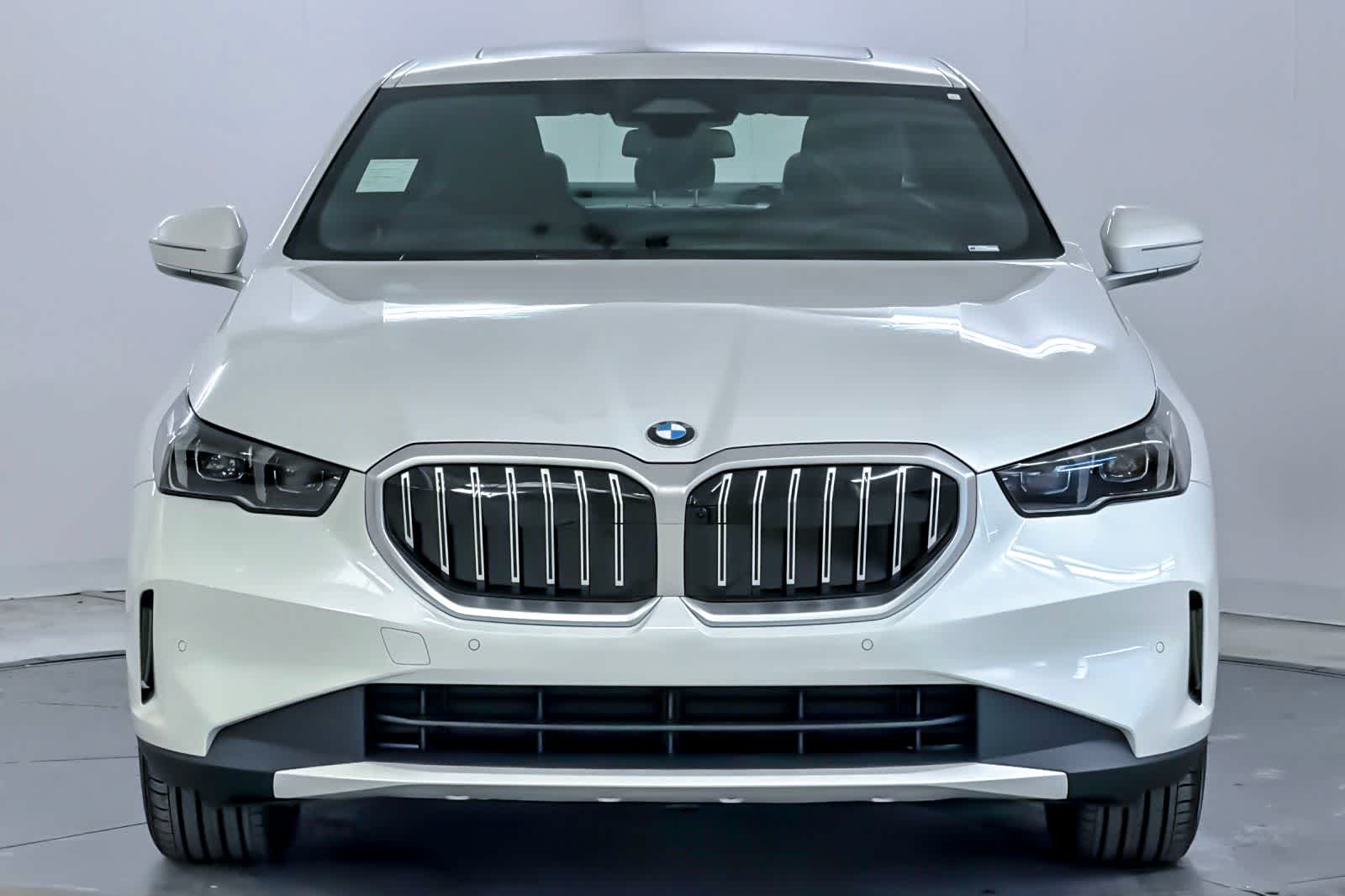 Thumbnail: 2026 BMW 5 Series - 10