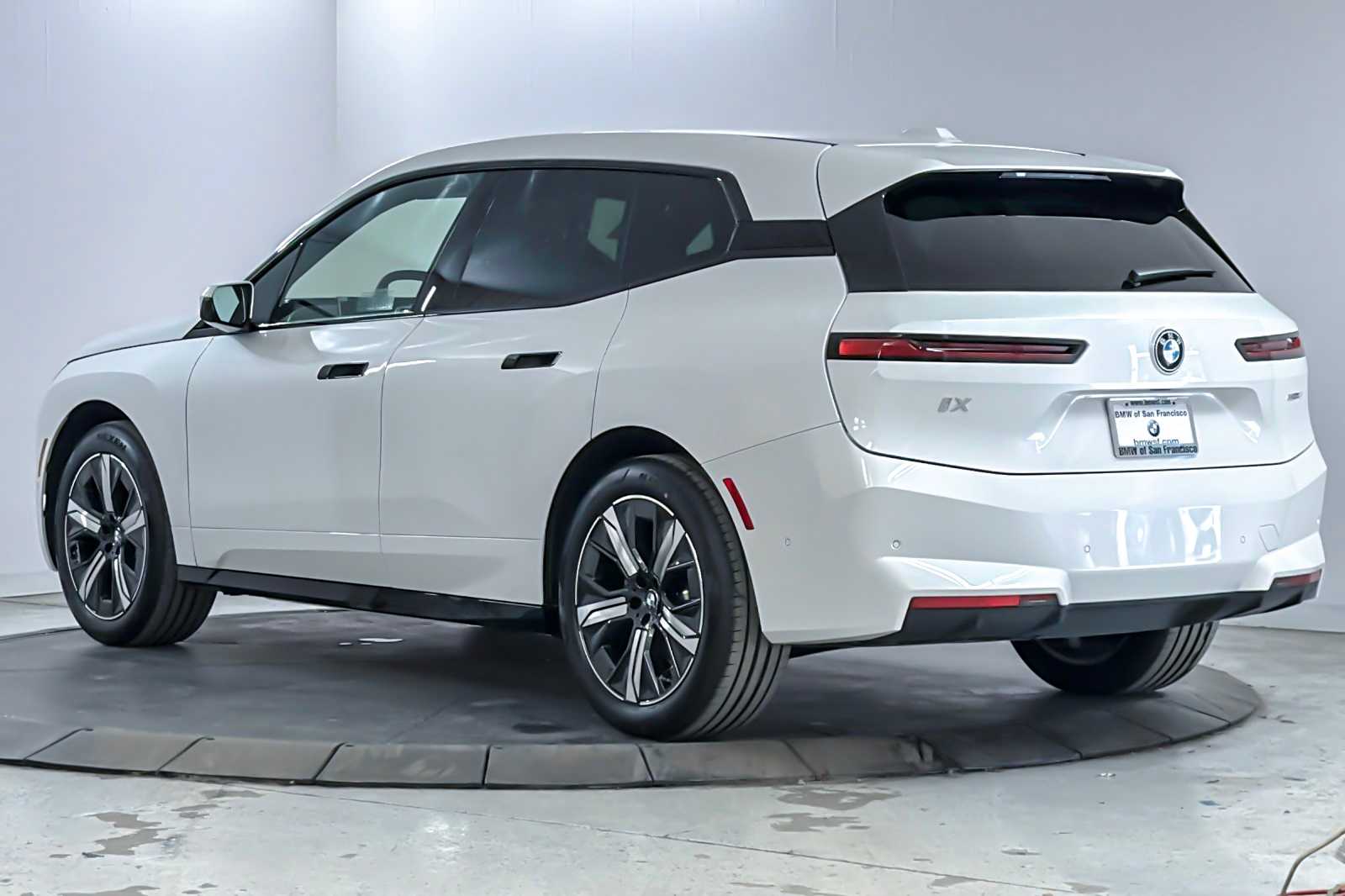 Thumbnail: 2026 BMW iX - 6