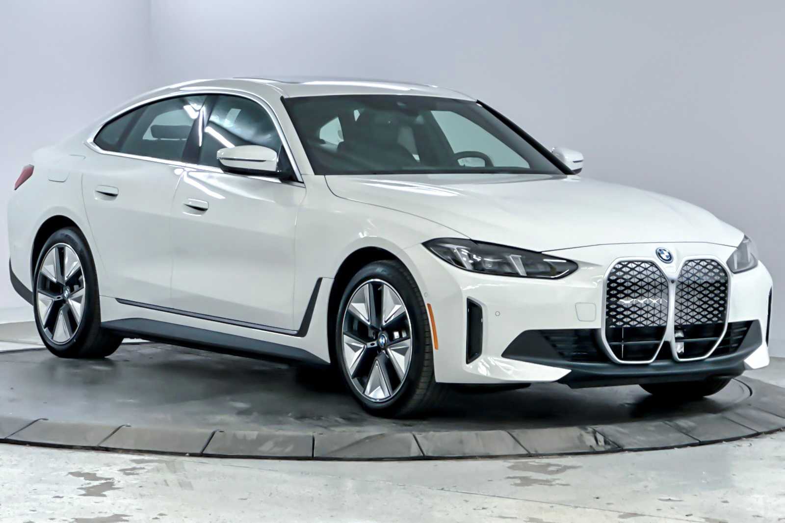 Thumbnail: 2025 BMW i4 - 9