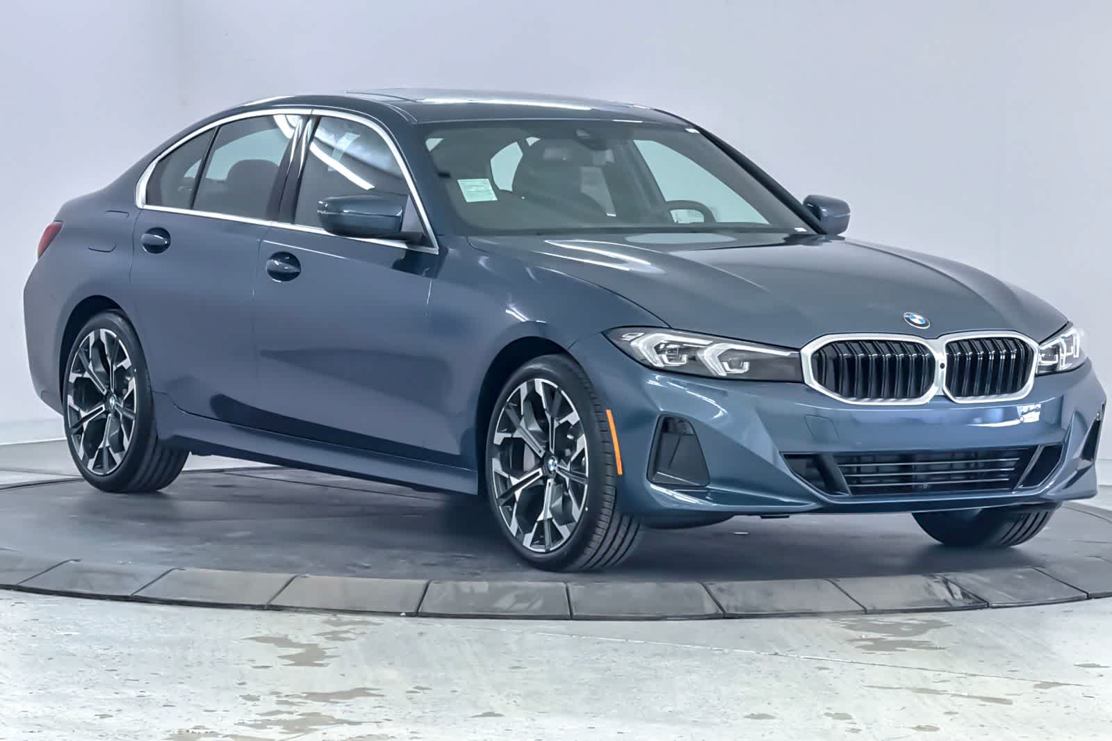 Thumbnail: 2026 BMW 3 Series - 9