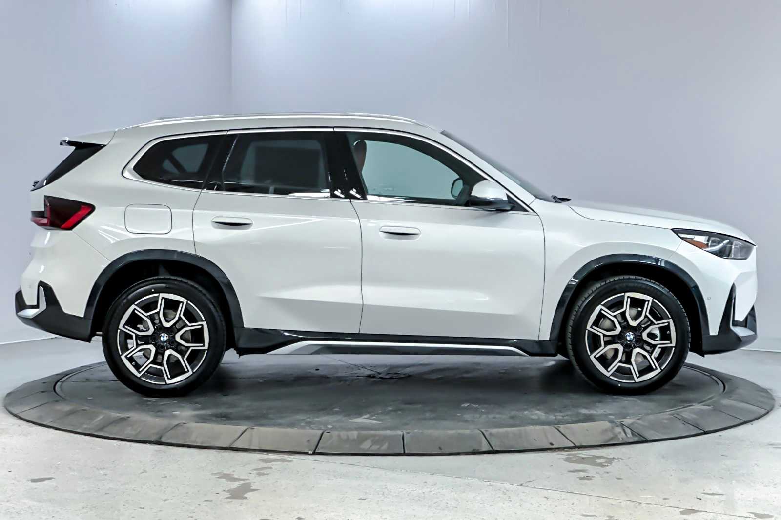 Thumbnail: 2025 BMW X1 - 8