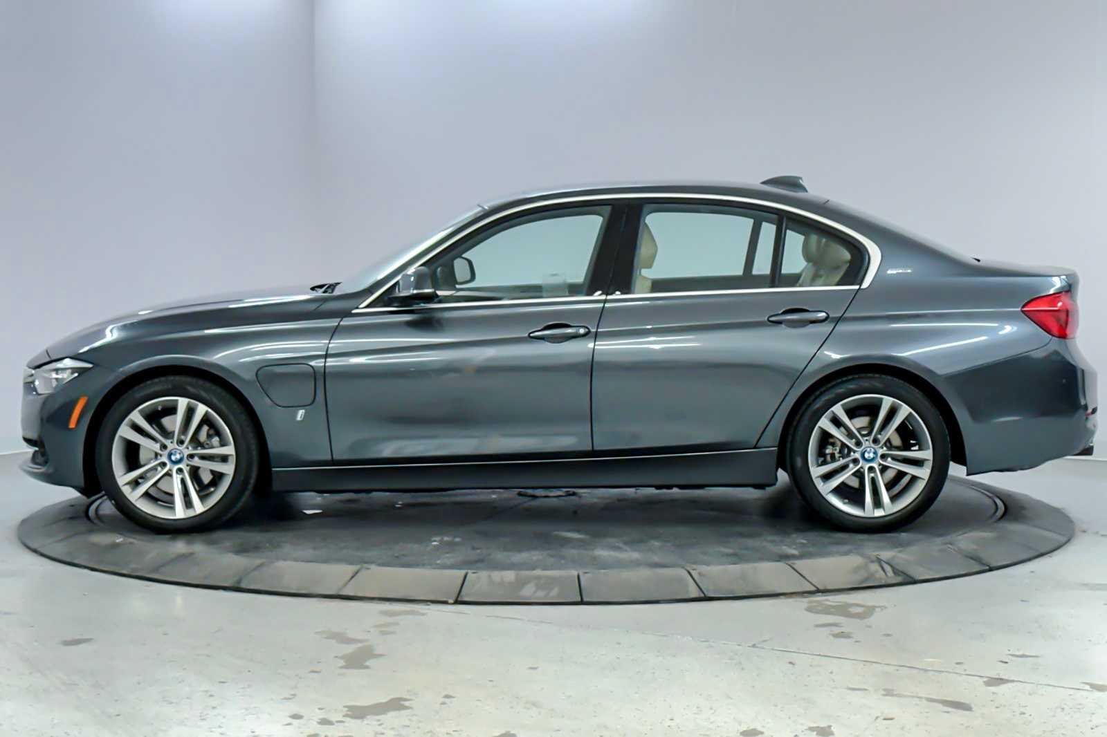 Thumbnail: 2017 BMW 3 Series - 5