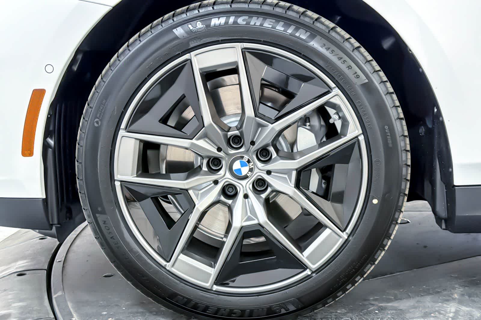 Thumbnail: 2026 BMW 5 Series - 24