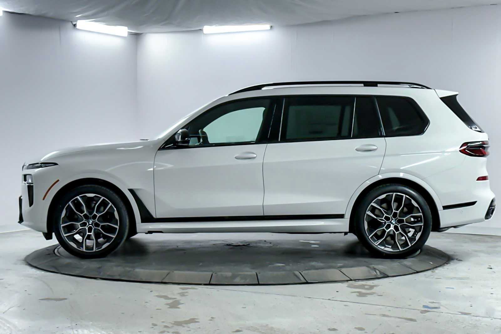 Thumbnail: 2026 BMW X7 - 5