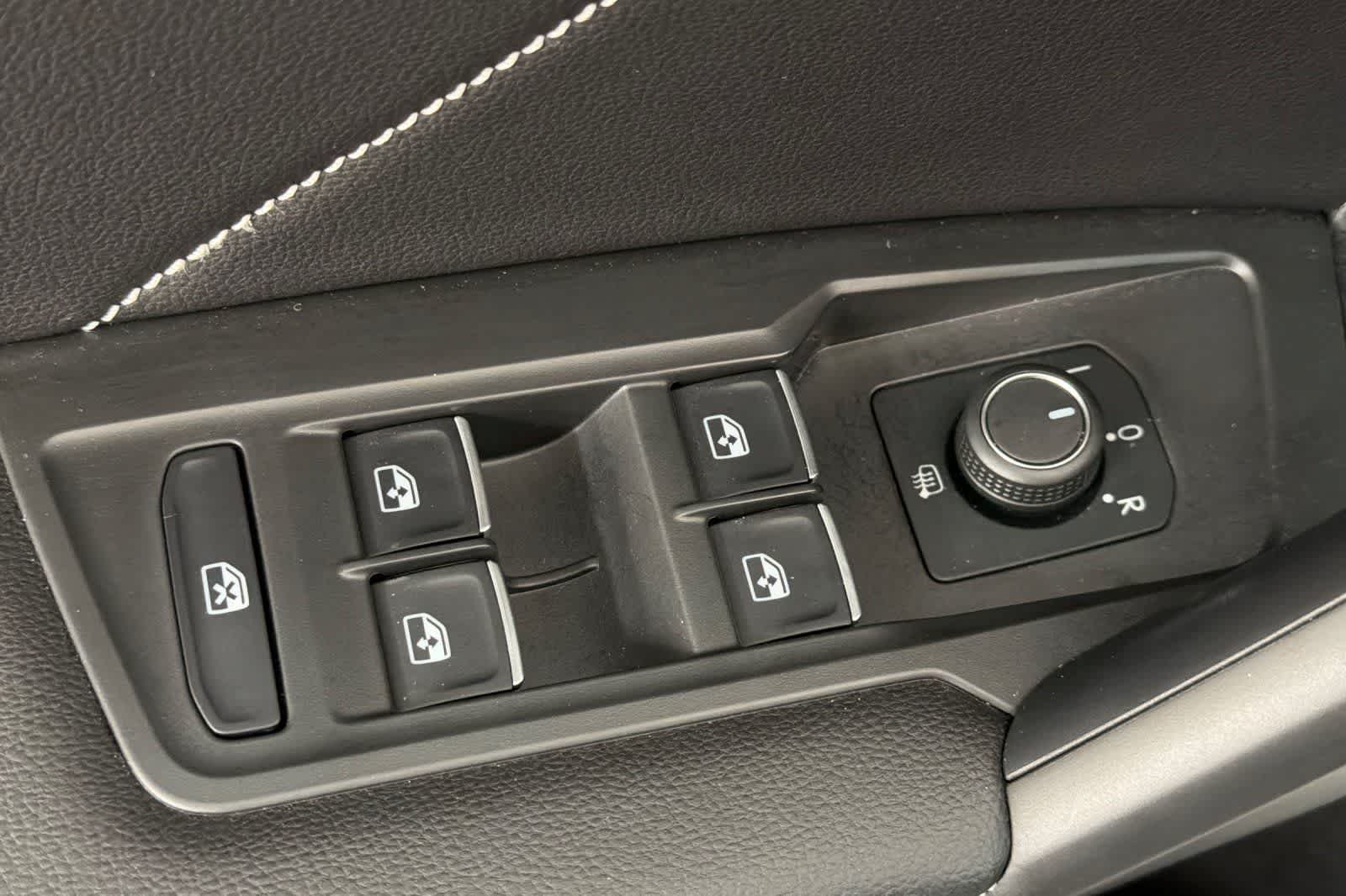 Thumbnail: 2024 Volkswagen Tiguan - 13