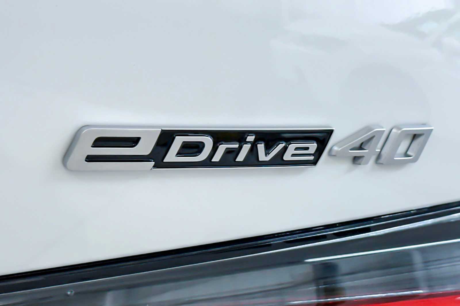 Thumbnail: 2025 BMW i4 - 25