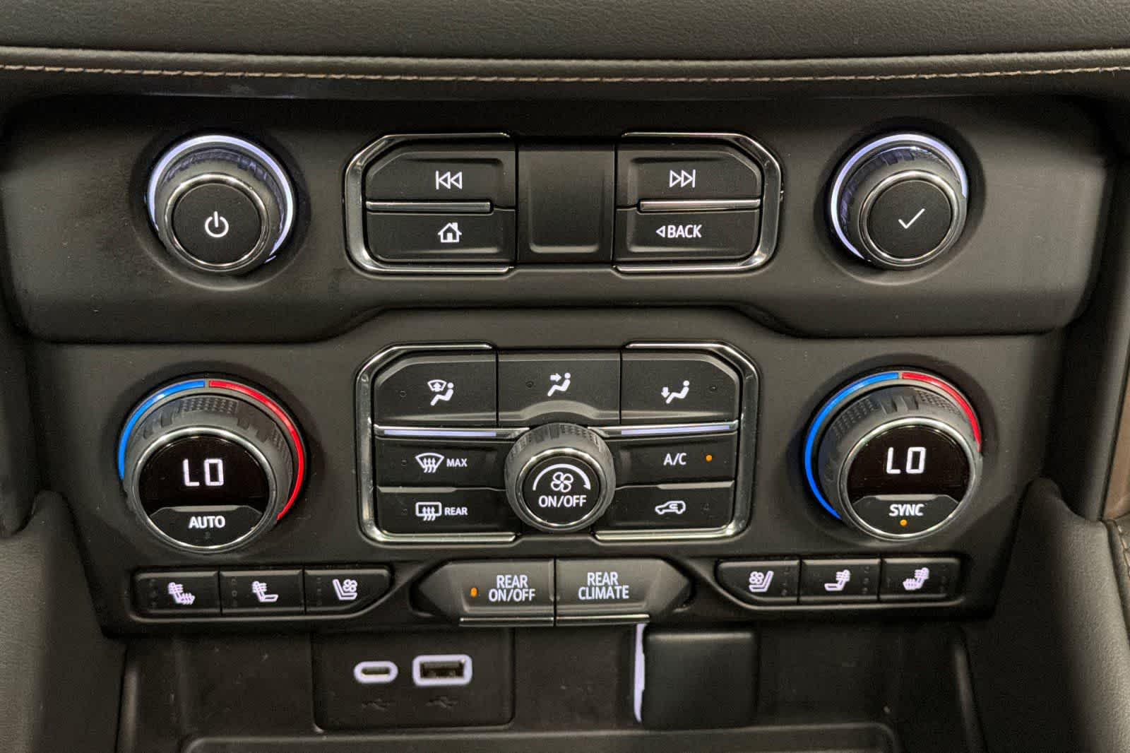 Thumbnail: 2022 Chevrolet Tahoe - 21