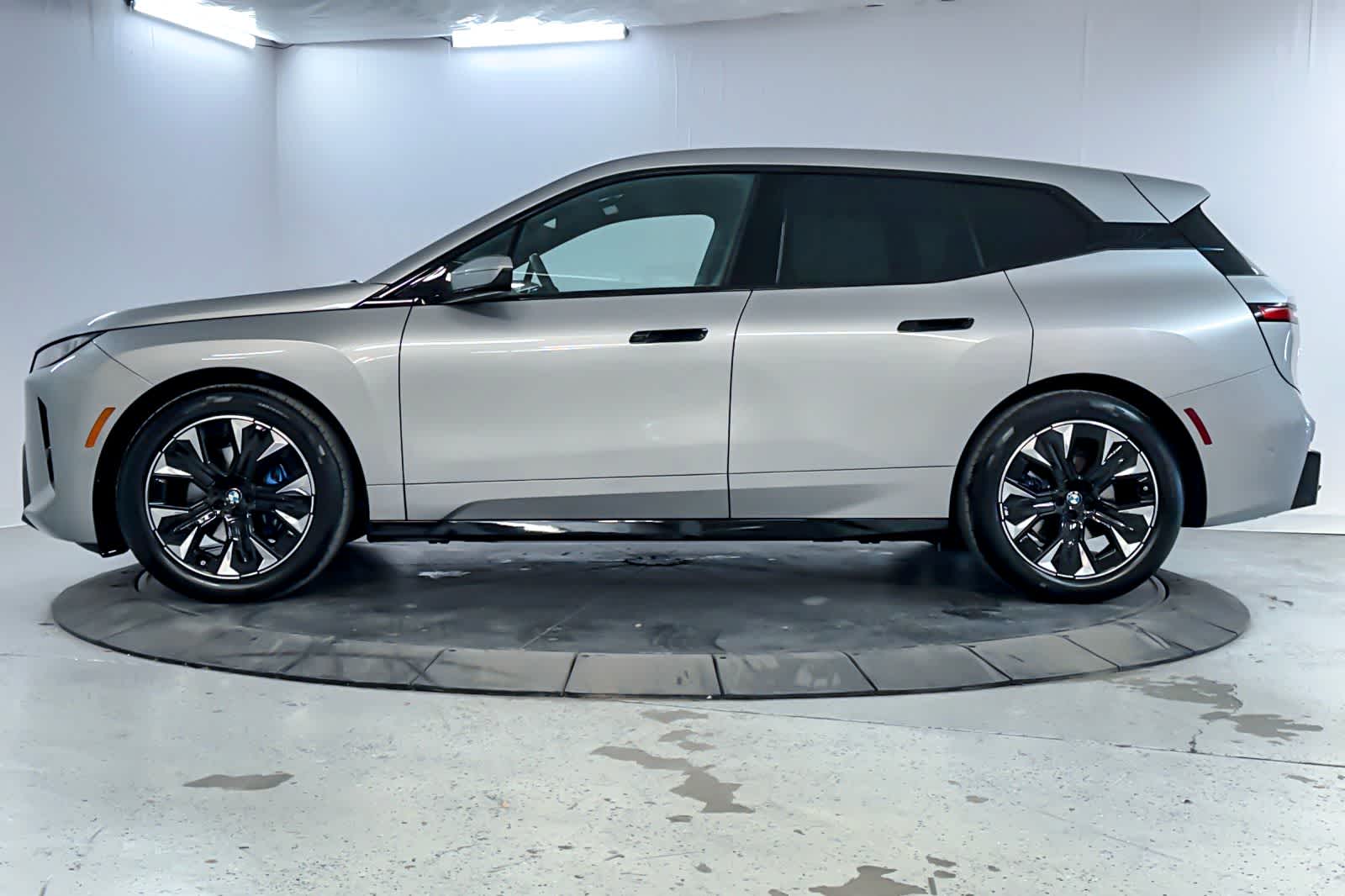 Thumbnail: 2026 BMW iX - 5