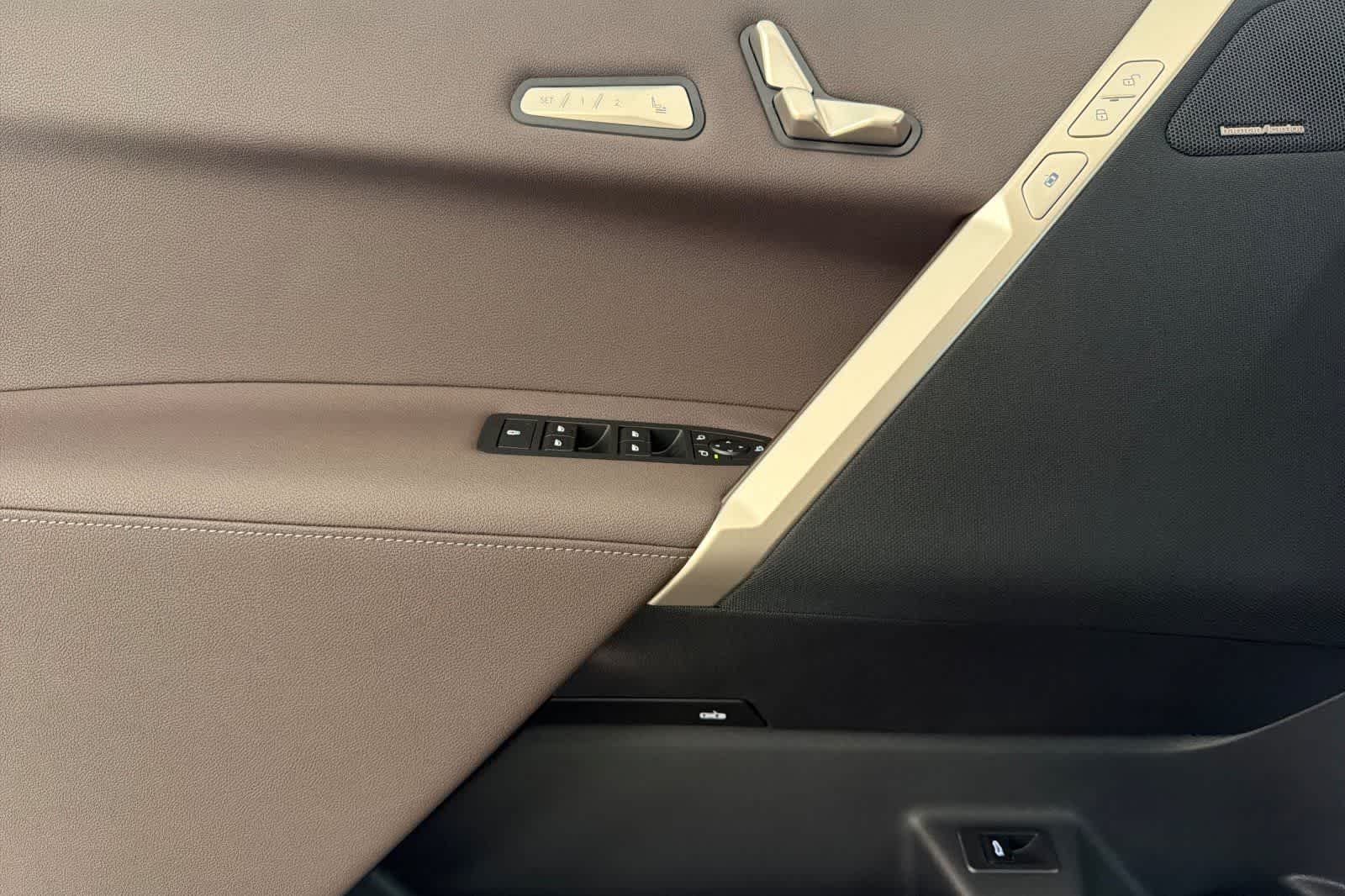 Thumbnail: 2026 BMW iX - 12