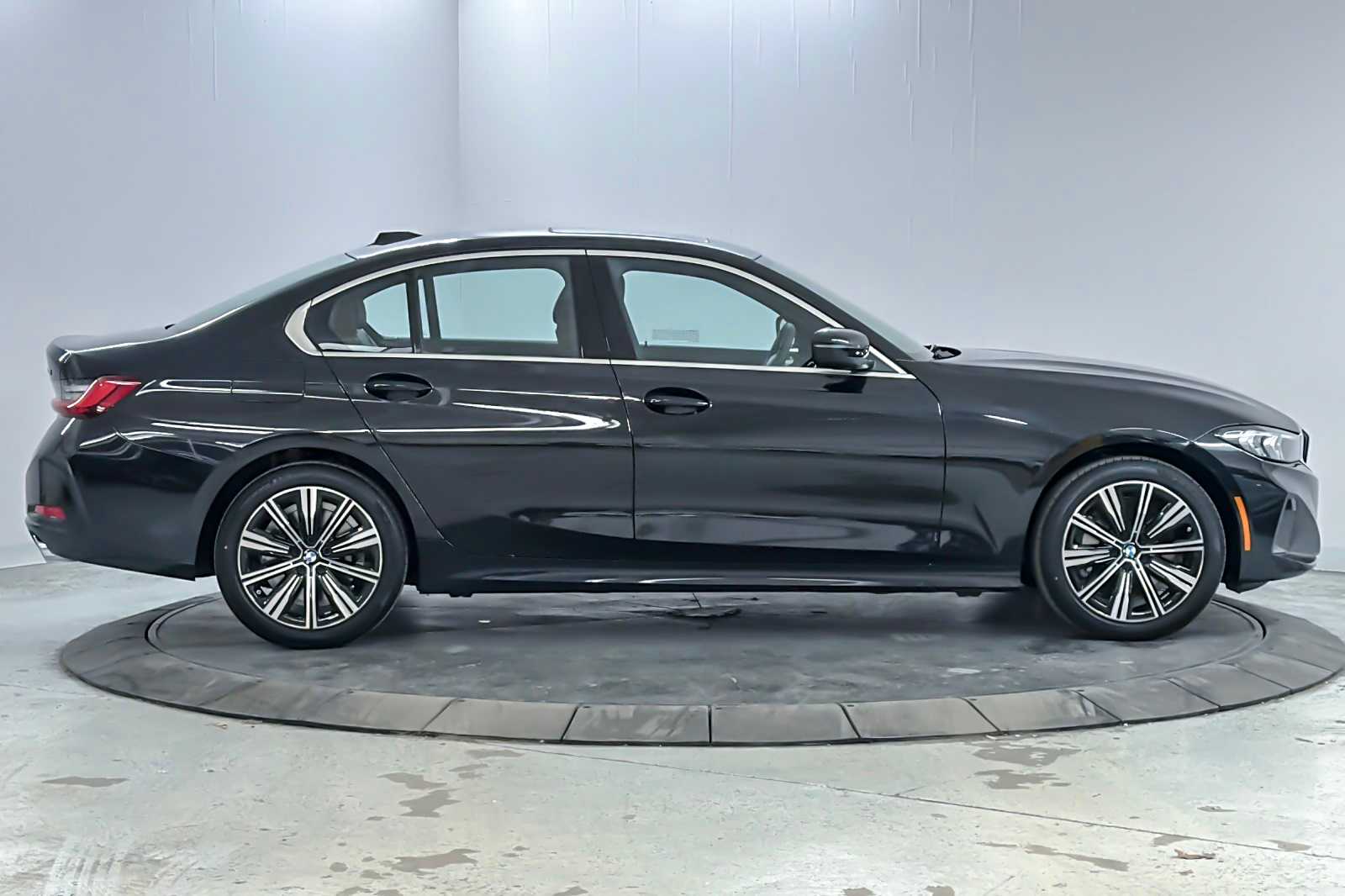 Thumbnail: 2026 BMW 3 Series - 8