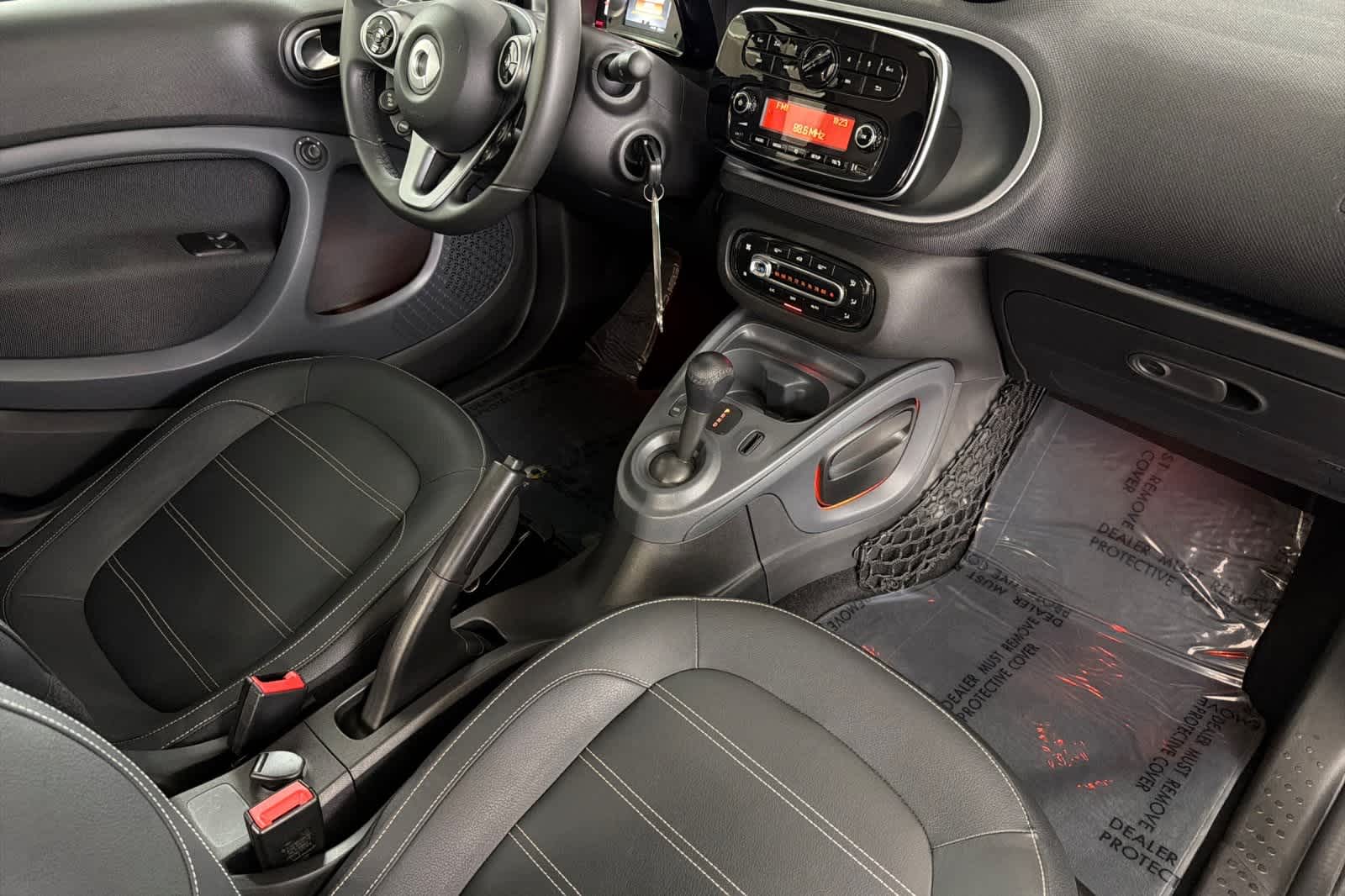 Thumbnail: 2018 smart fortwo - 15