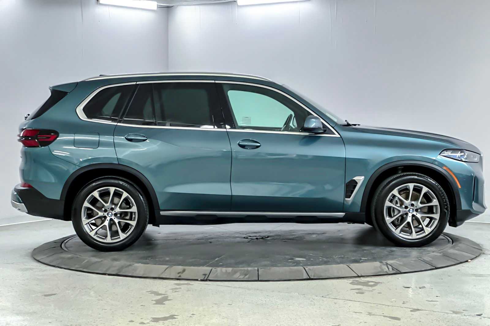 Thumbnail: 2024 BMW X5 - 8