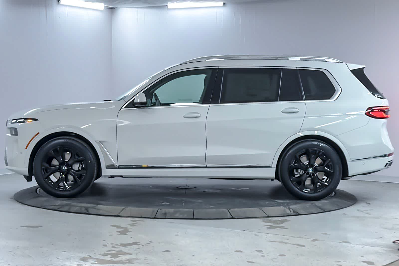 Thumbnail: 2027 BMW X7 - 5