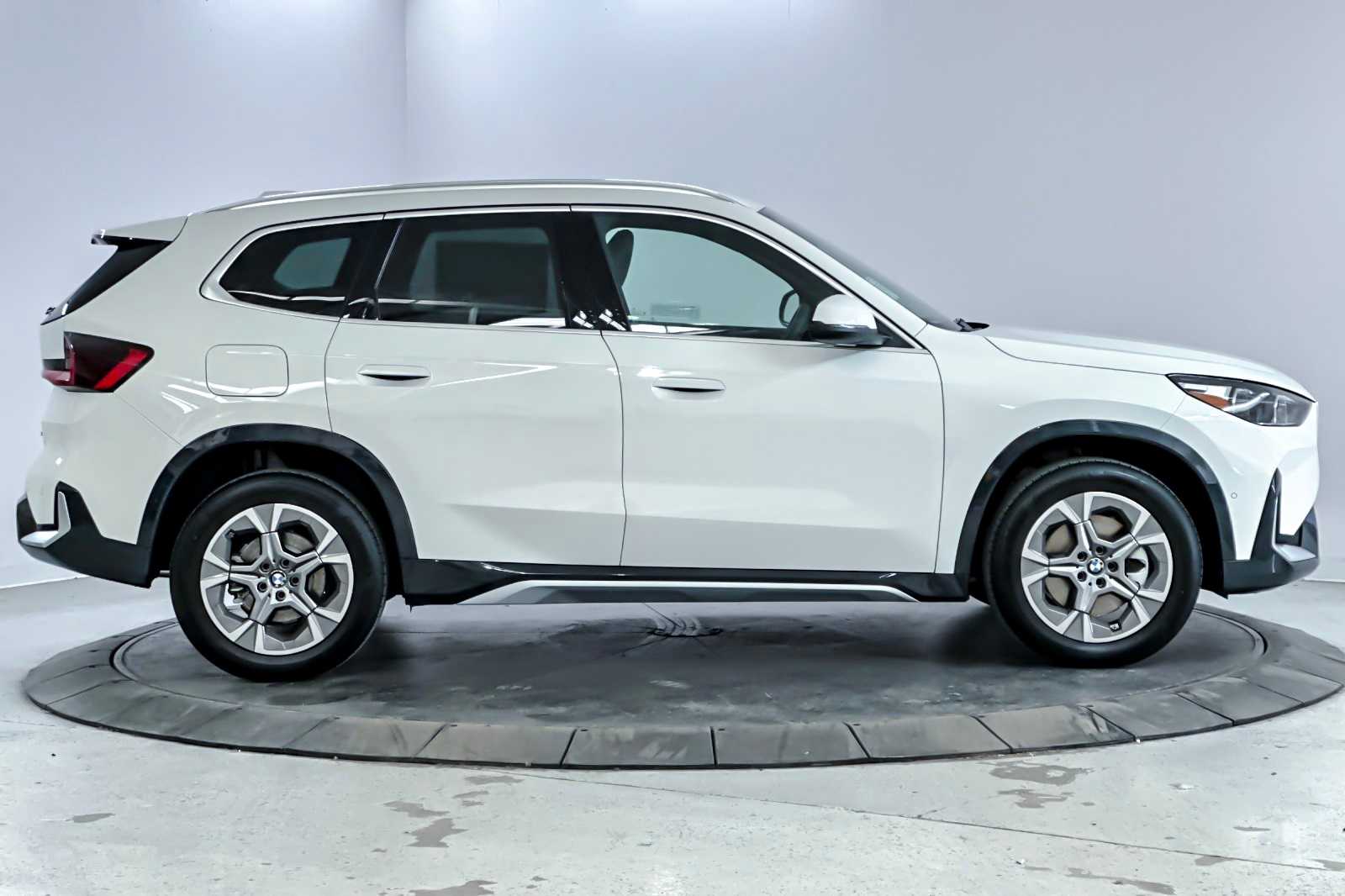 Thumbnail: 2025 BMW X1 - 8