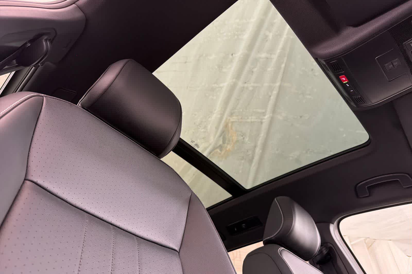 Thumbnail: 2024 Volkswagen Tiguan - 17