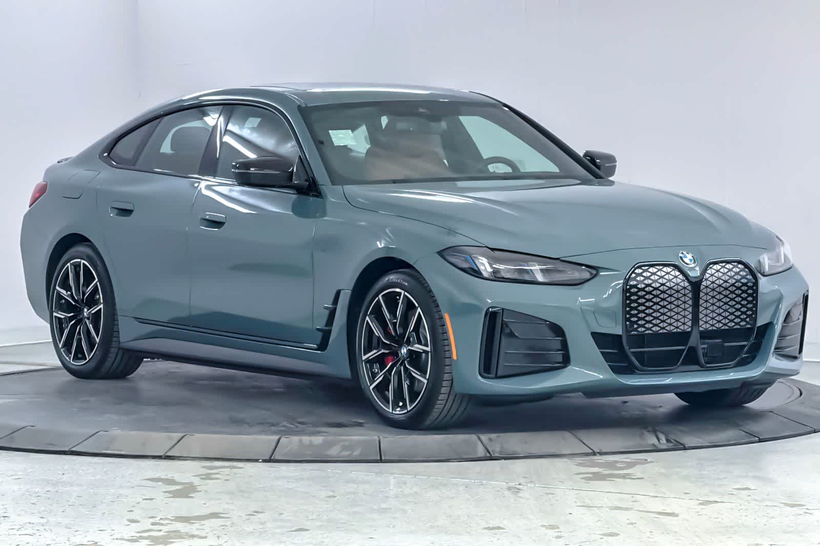 Thumbnail: 2026 BMW i4 - 9