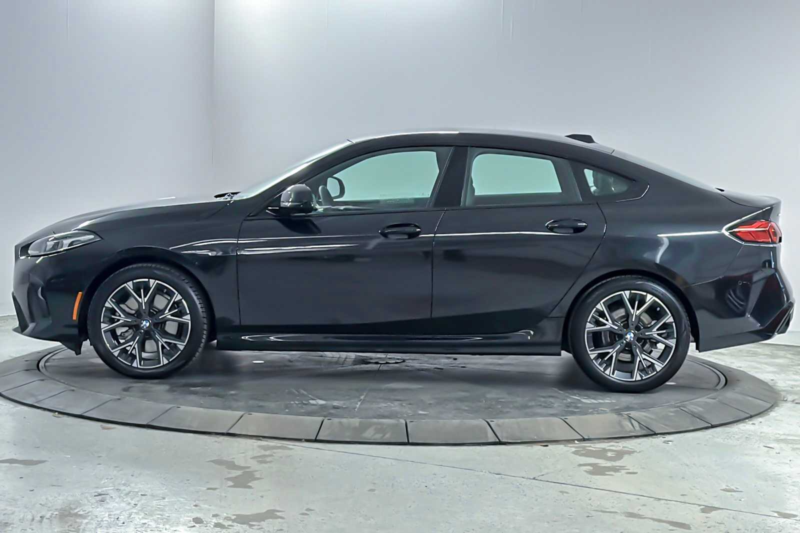 Thumbnail: 2025 BMW 2 Series - 5