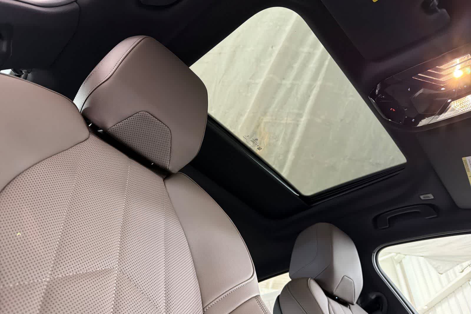 Thumbnail: 2026 BMW 5 Series - 16