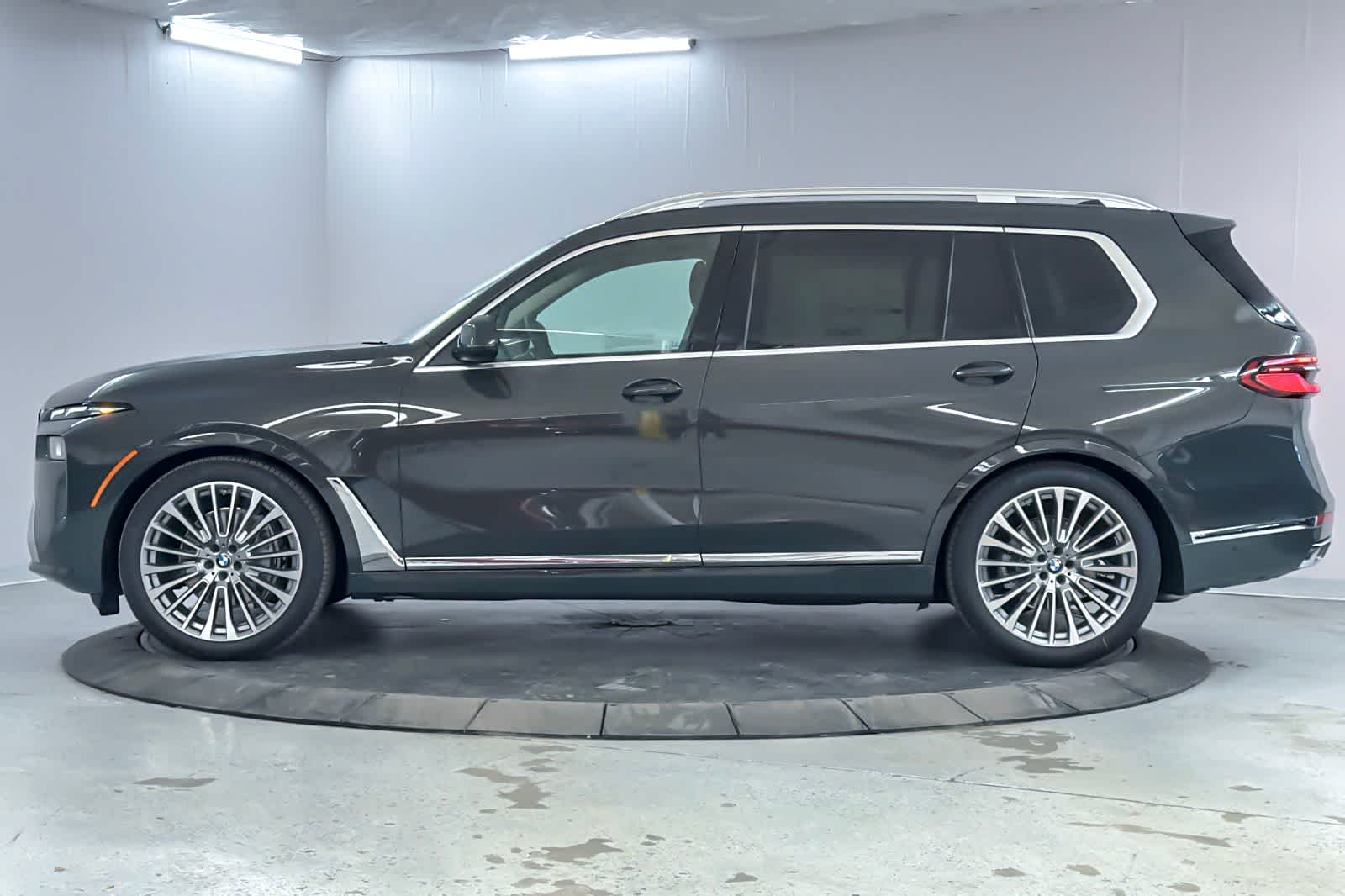Thumbnail: 2026 BMW X7 - 5