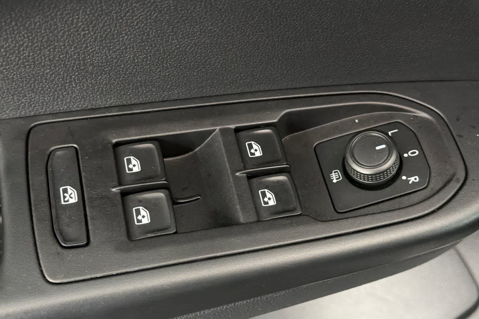 Thumbnail: 2023 Volkswagen Taos - 13