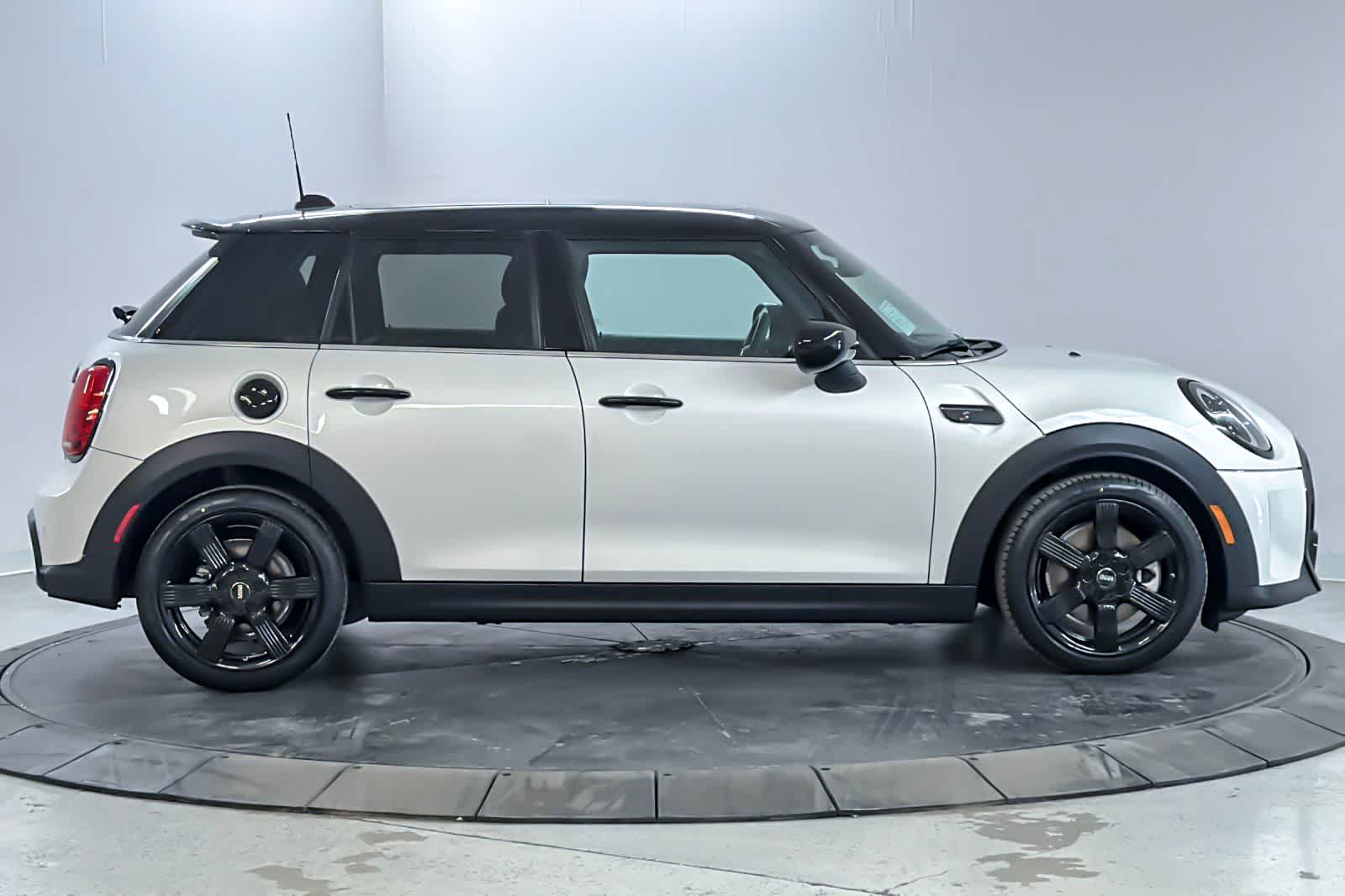 Thumbnail: 2024 MINI Cooper Hardtop - 8