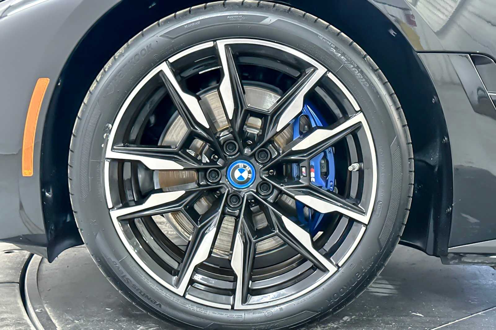 Thumbnail: 2022 BMW i4 - 26