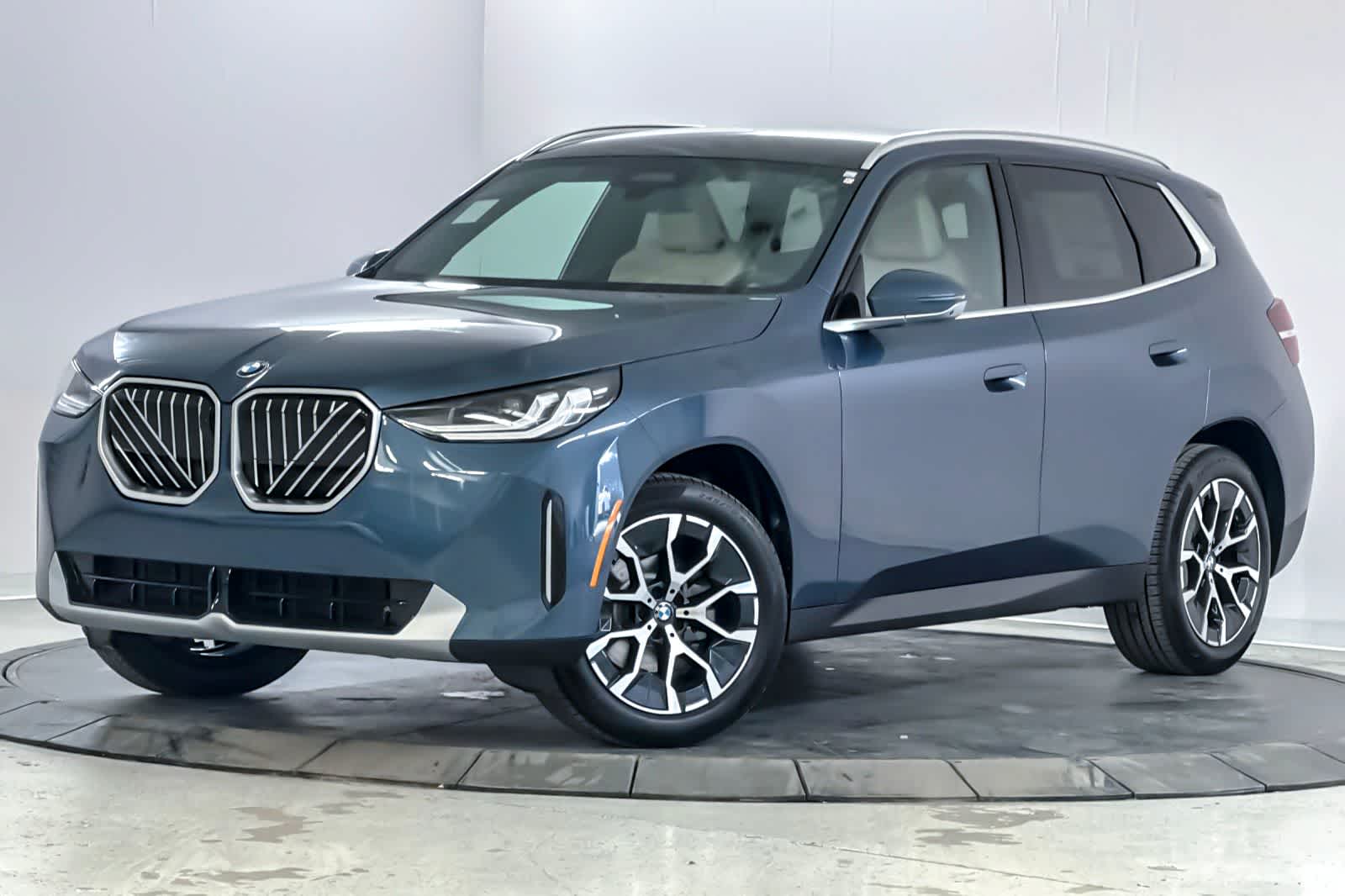 Thumbnail: 2026 BMW X3 - 1