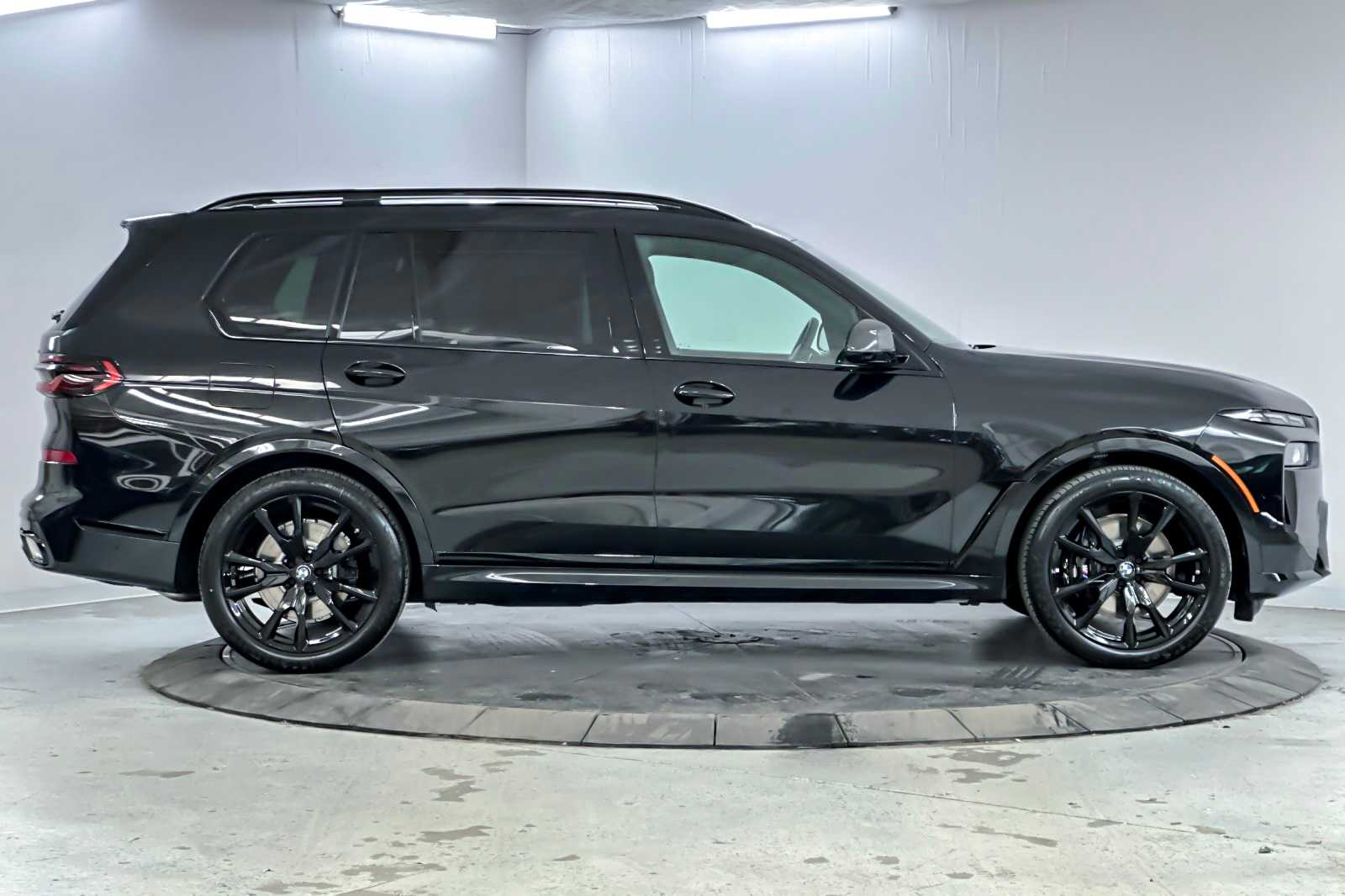 Thumbnail: 2026 BMW X7 - 8