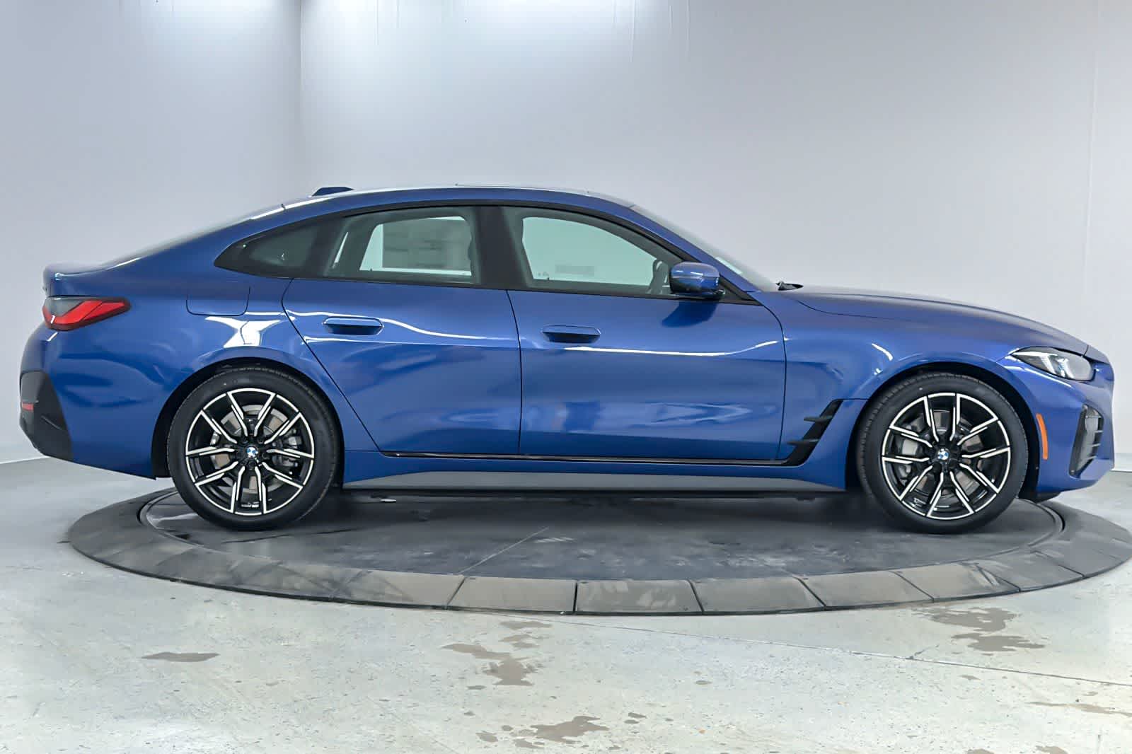Thumbnail: 2026 BMW i4 - 8
