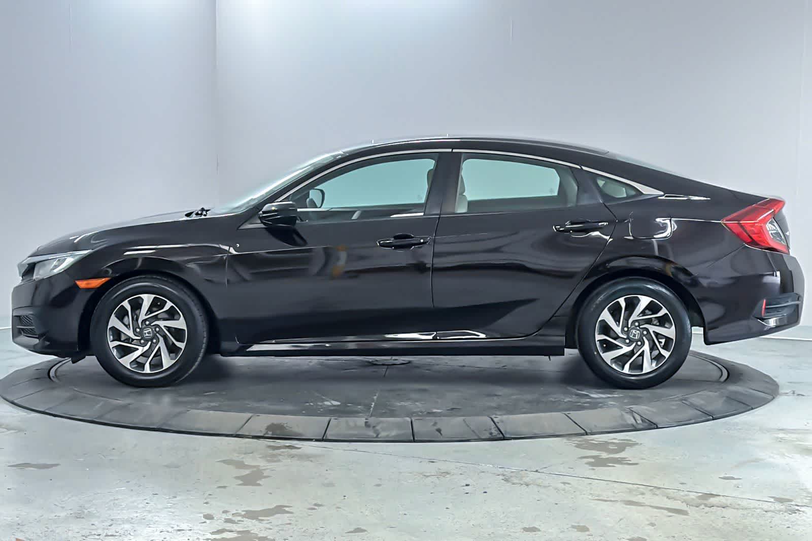 Thumbnail: 2016 Honda Civic - 5