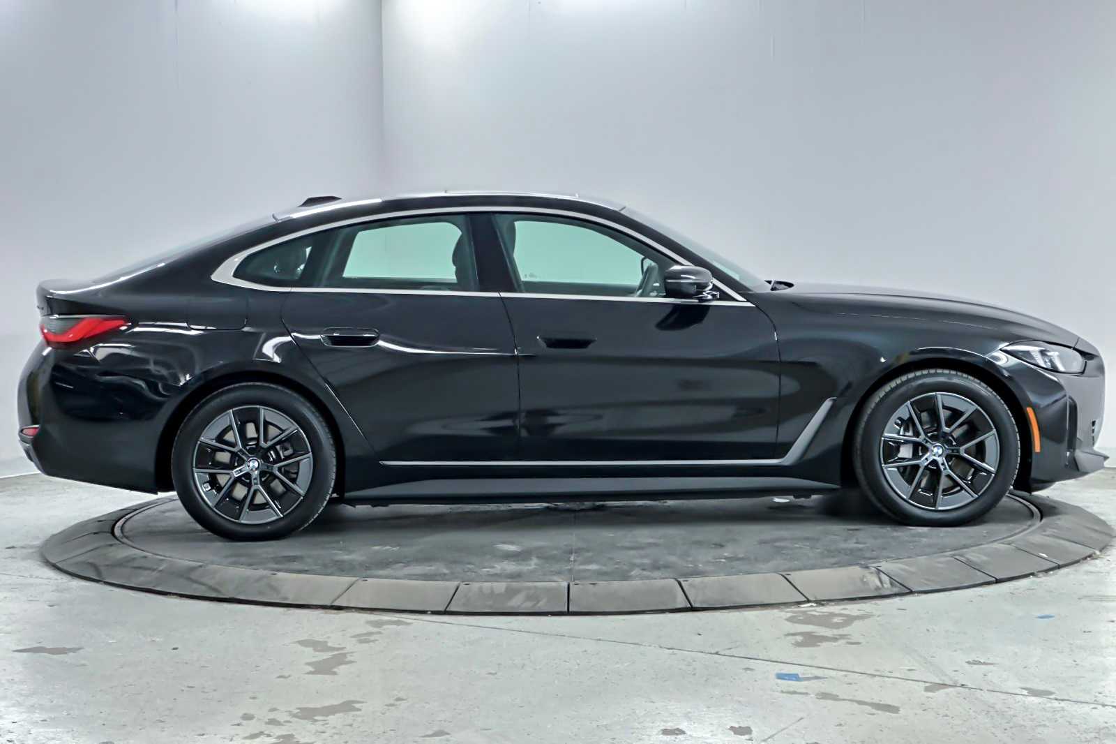 Thumbnail: 2025 BMW i4 - 8