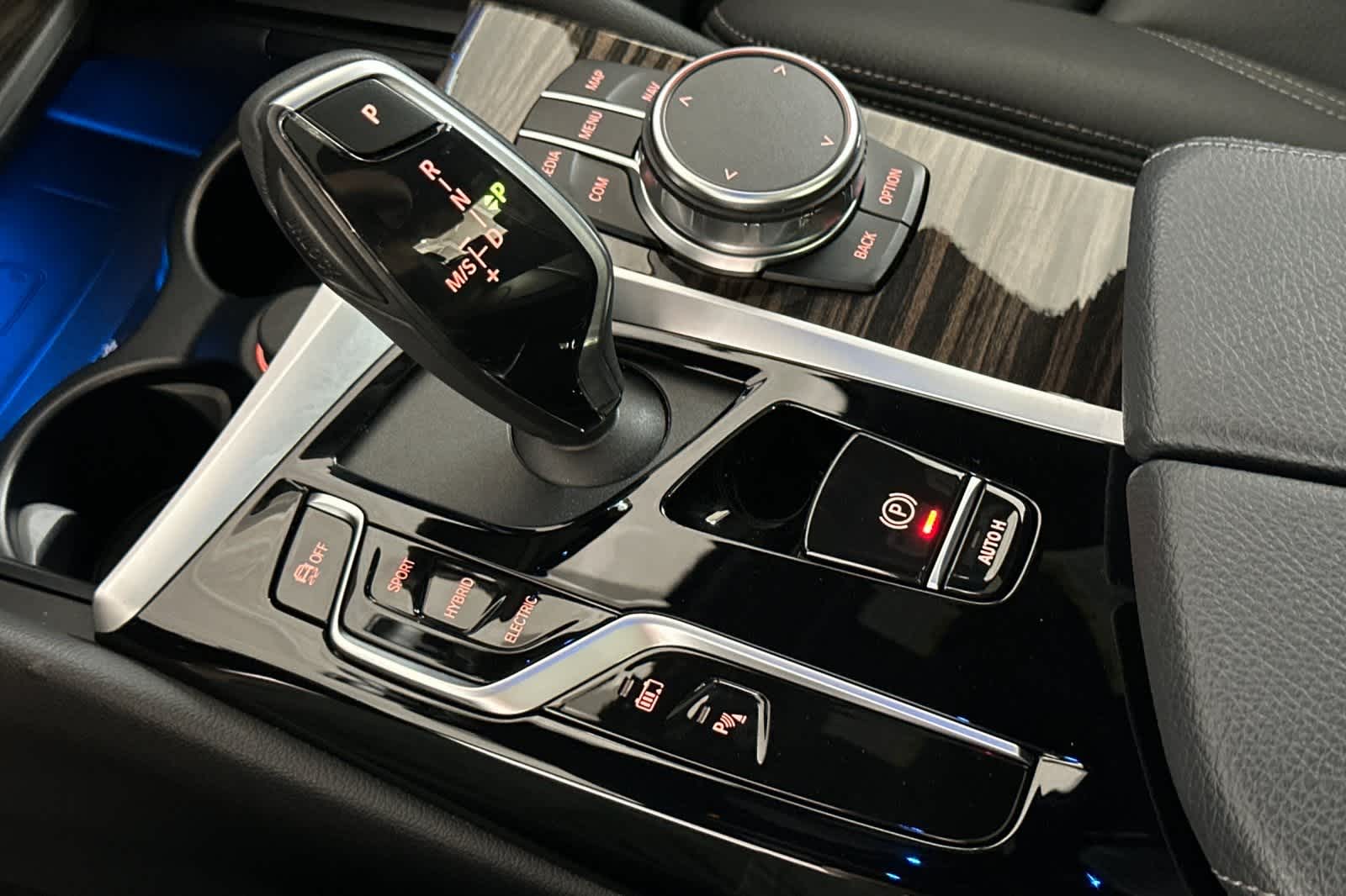 Thumbnail: 2023 BMW 5 Series - 21