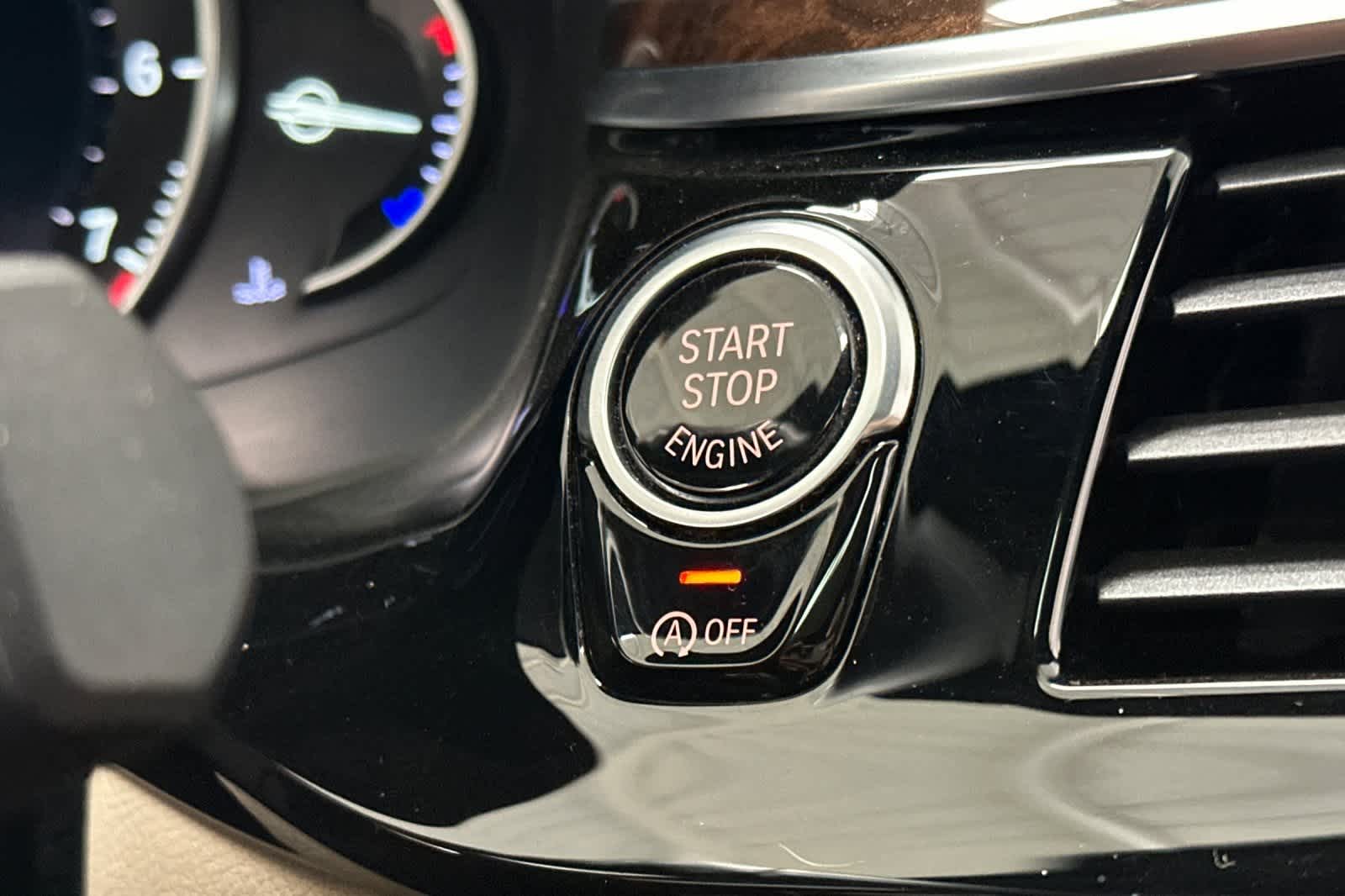 2017 BMW 5 Series 540i 21