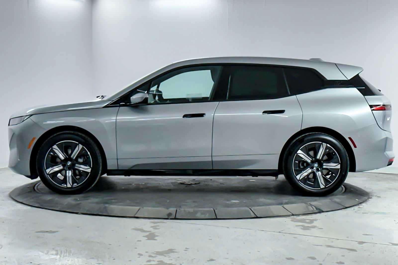 Thumbnail: 2026 BMW iX - 5