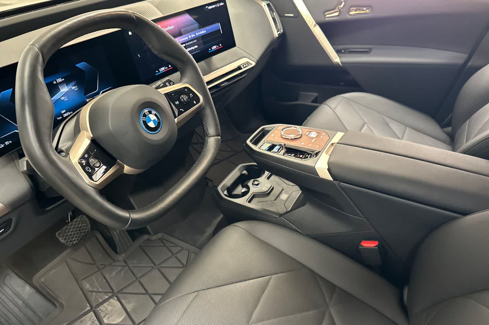 Thumbnail: 2023 BMW iX - 11