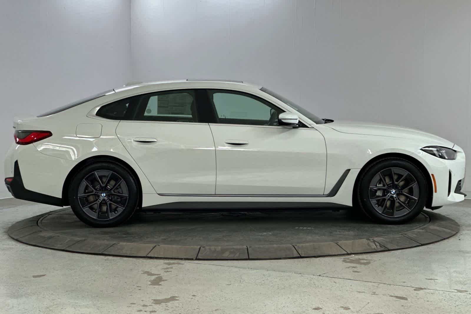 Thumbnail: 2025 BMW i4 - 8