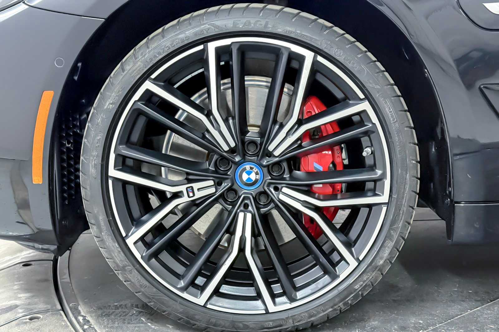 Thumbnail: 2023 BMW 5 Series - 26