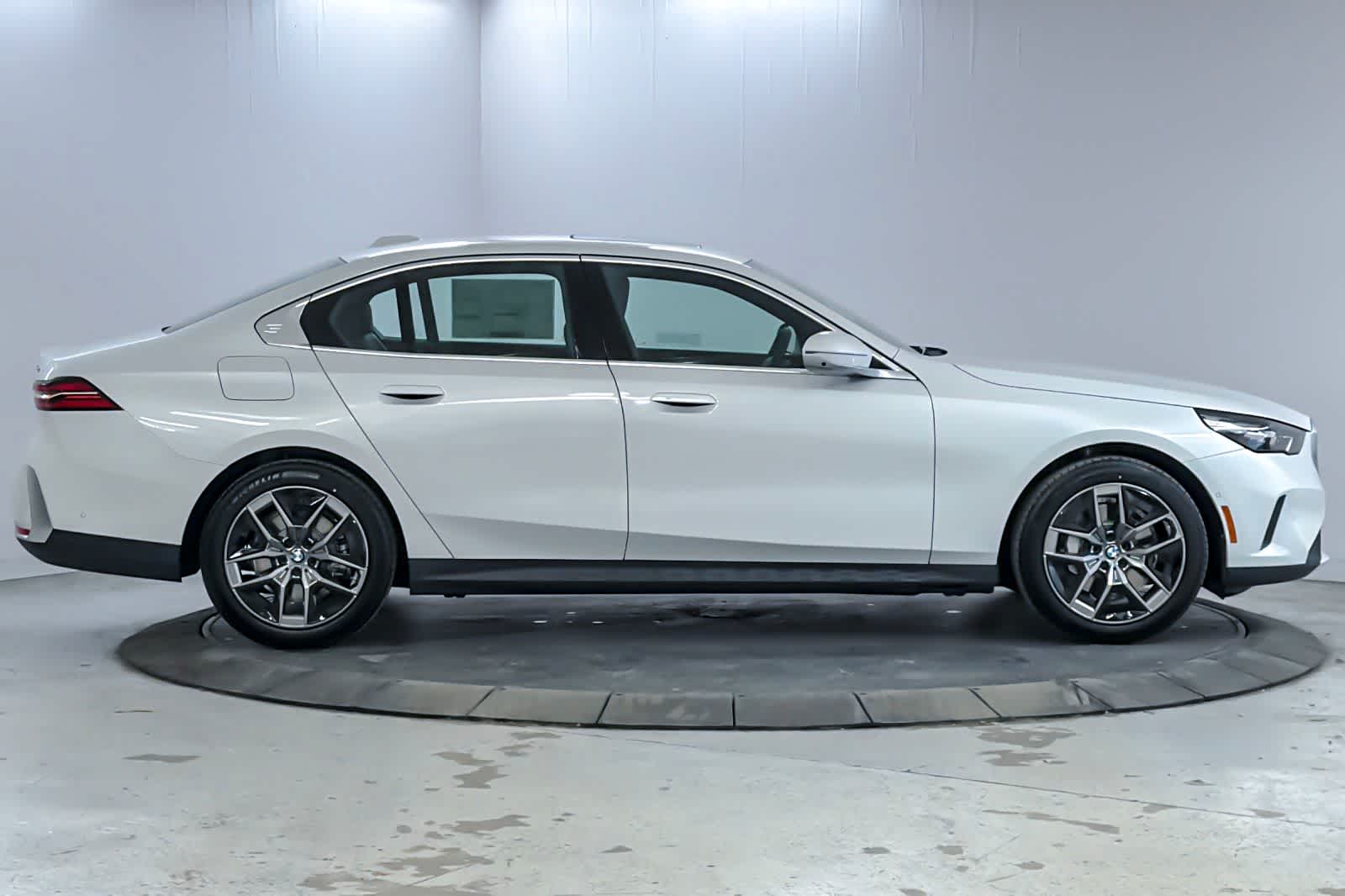 Thumbnail: 2026 BMW 5 Series - 8