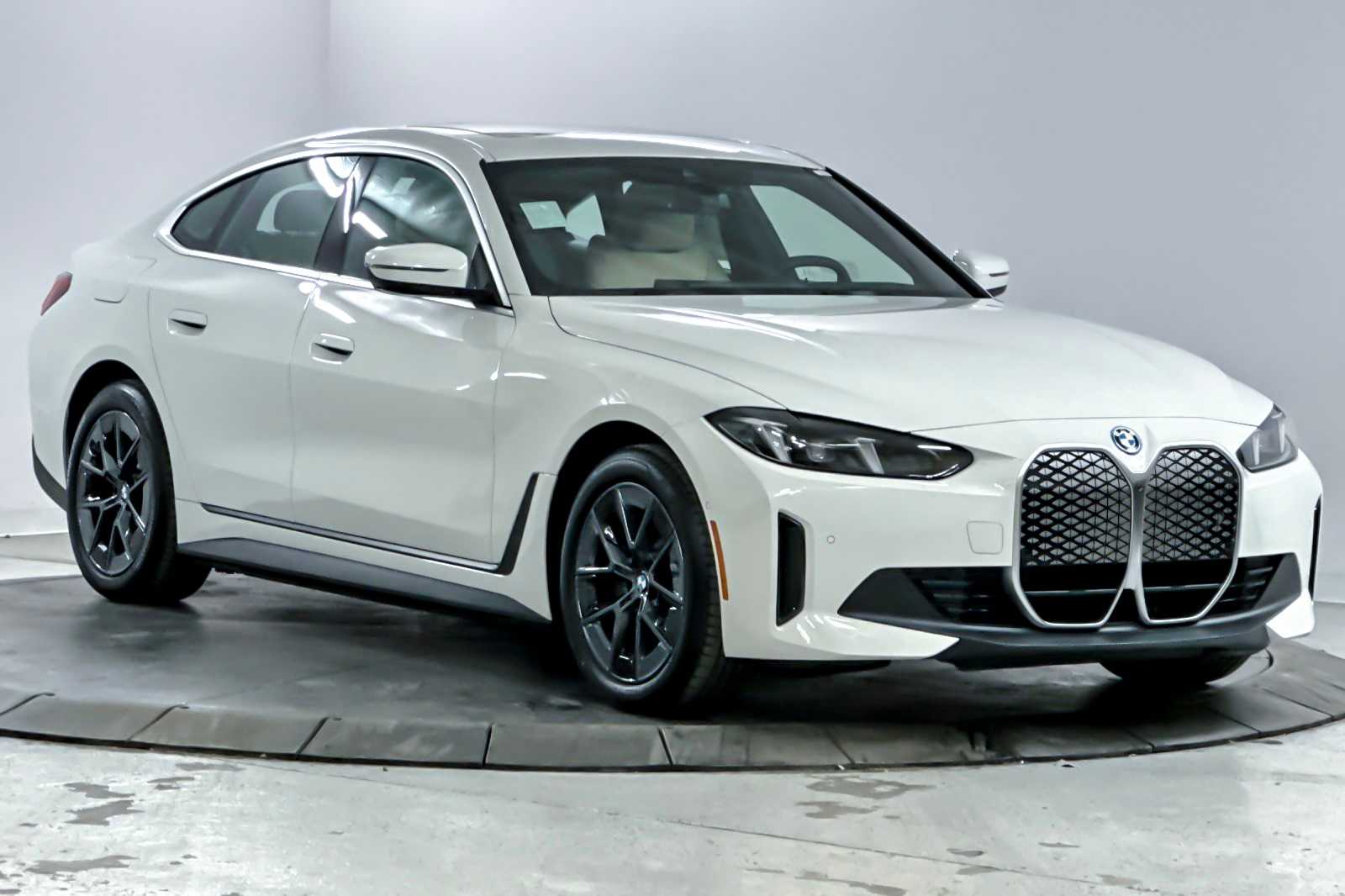 Thumbnail: 2025 BMW i4 - 9