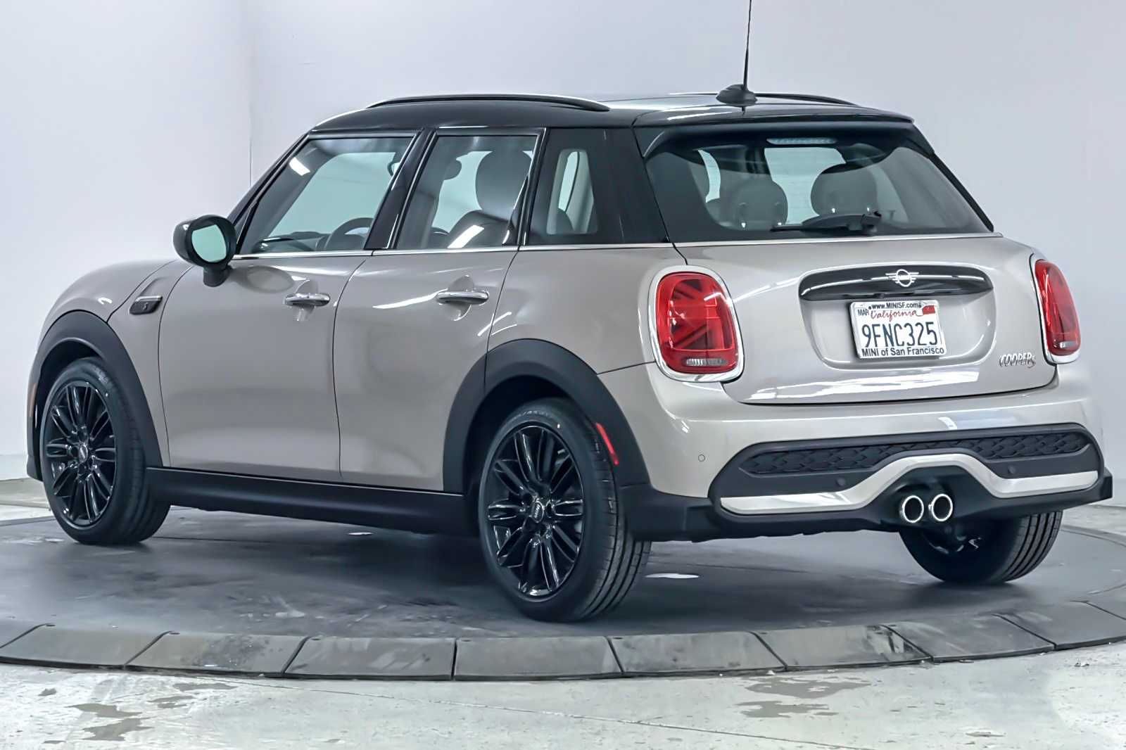 Thumbnail: 2023 MINI Cooper Hardtop - 6