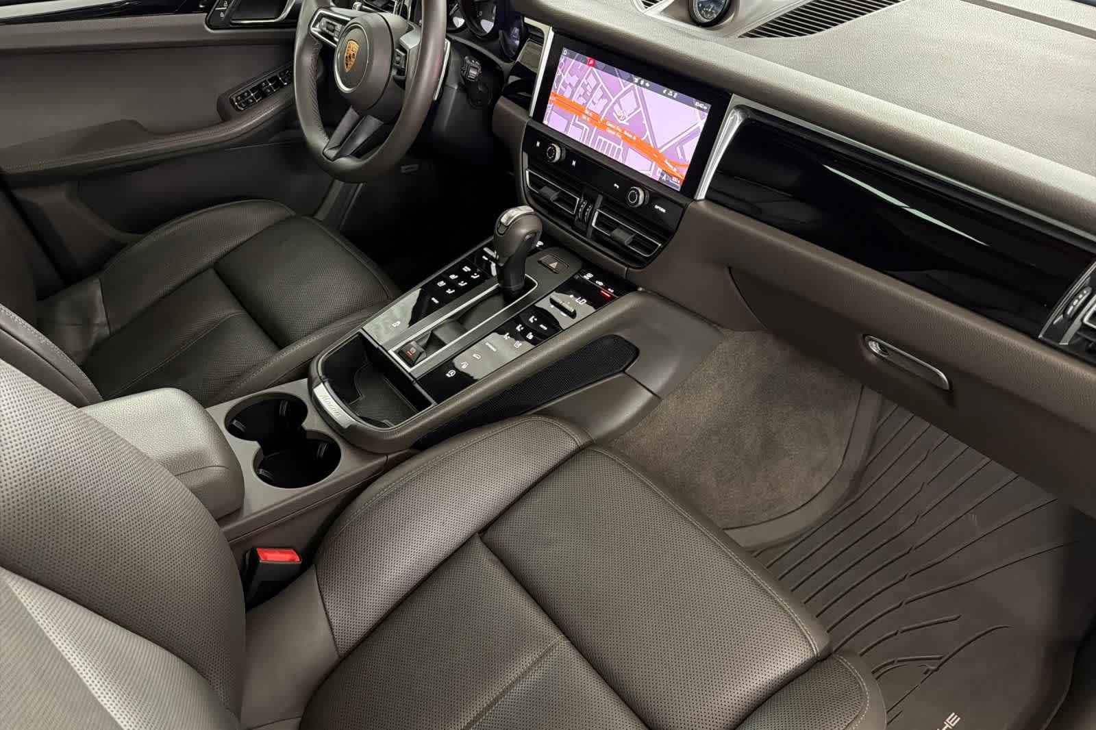 Thumbnail: 2022 Porsche Macan - 16
