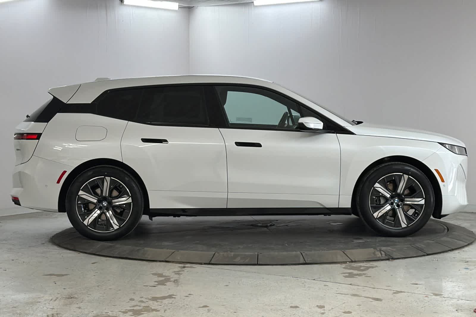 Thumbnail: 2026 BMW iX - 8