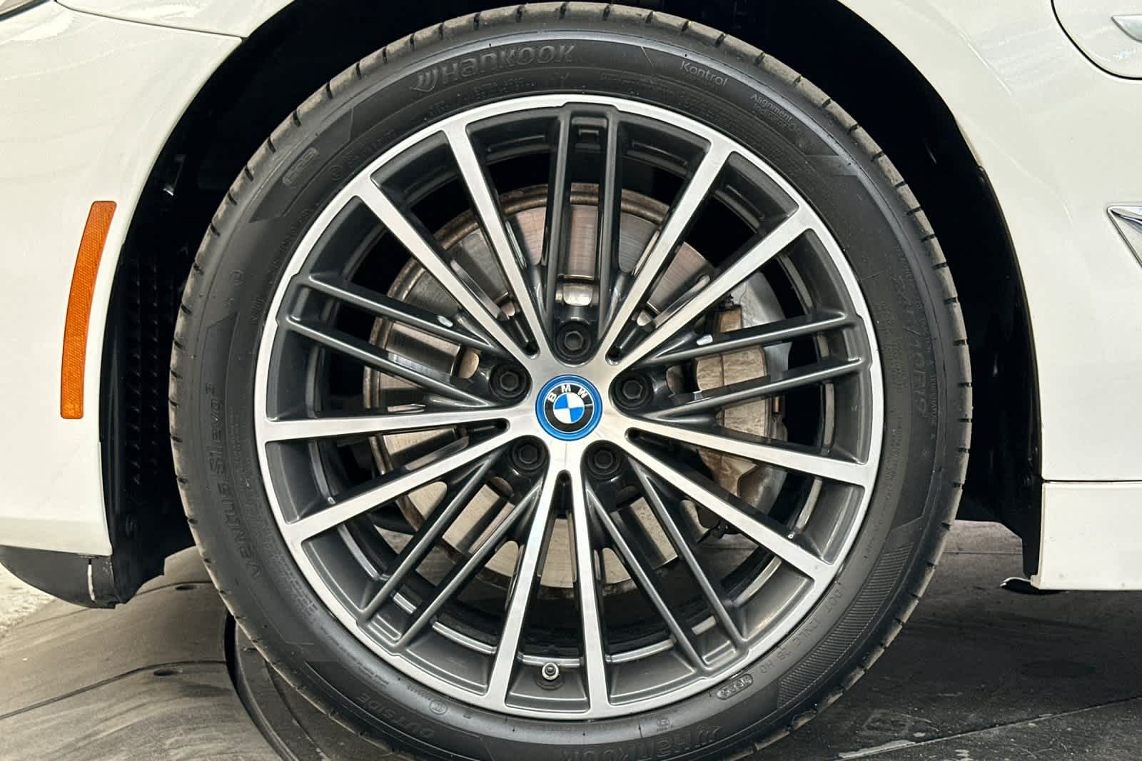 2023 BMW 5 Series 530e 26