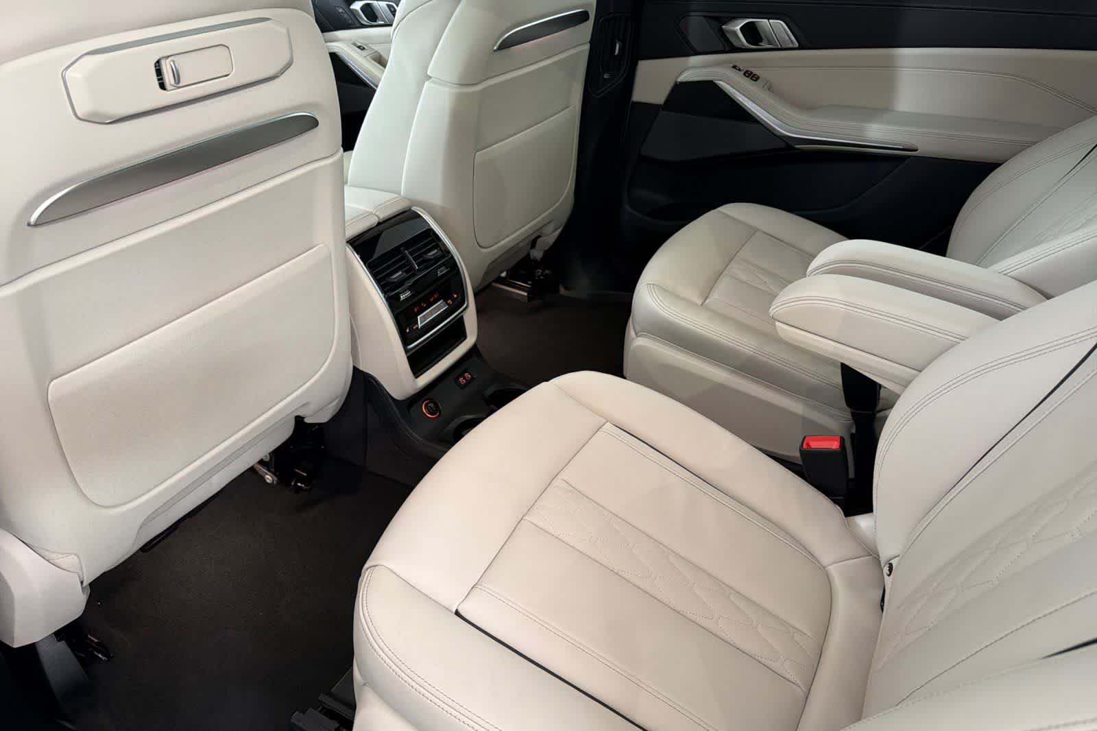 Thumbnail: 2026 BMW X7 - 4