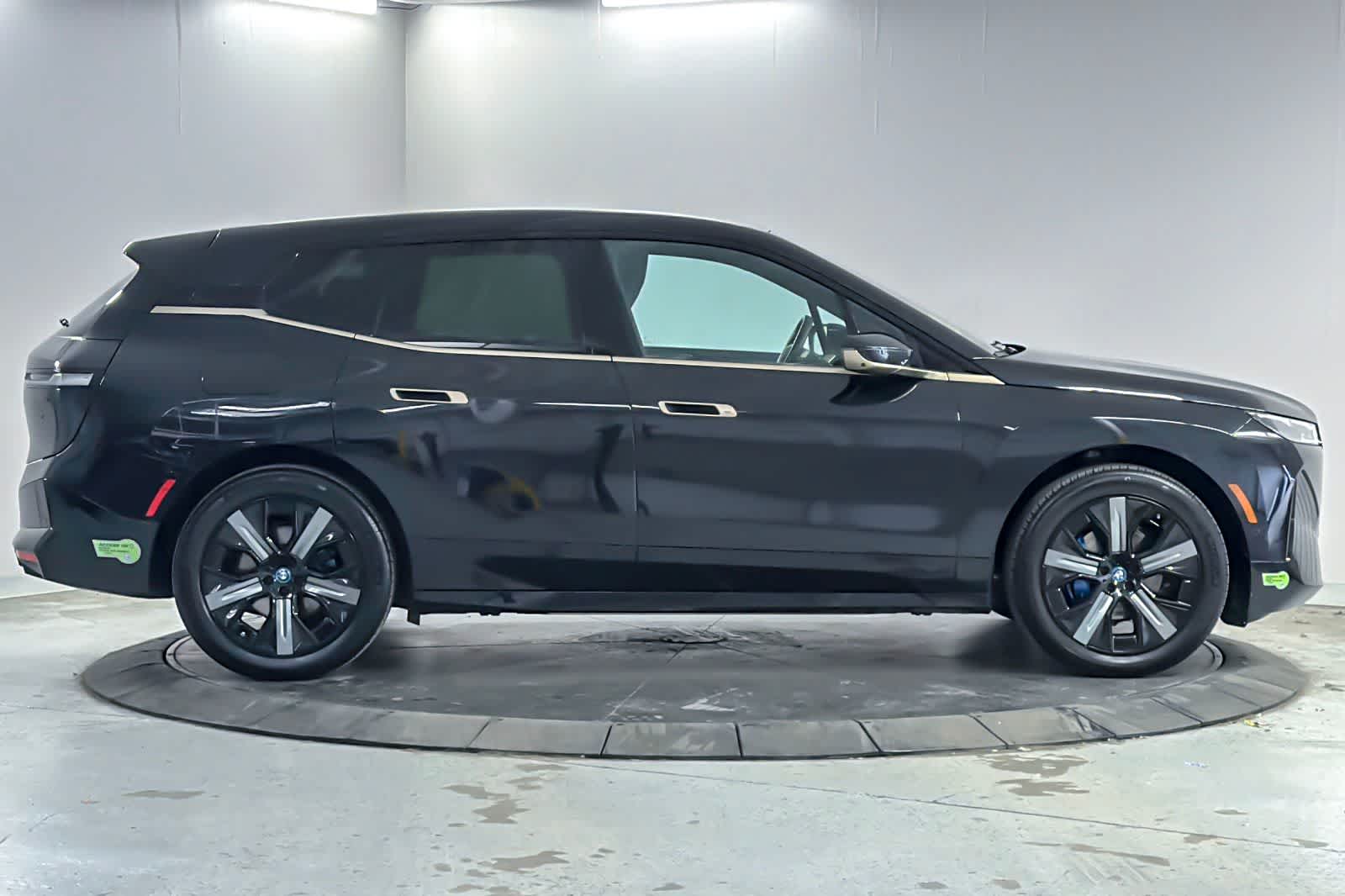 Thumbnail: 2023 BMW iX - 8