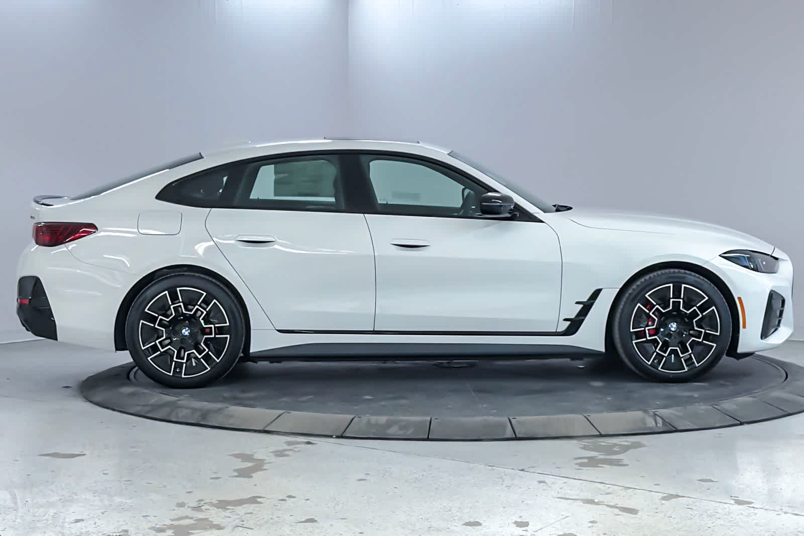 Thumbnail: 2026 BMW i4 - 8