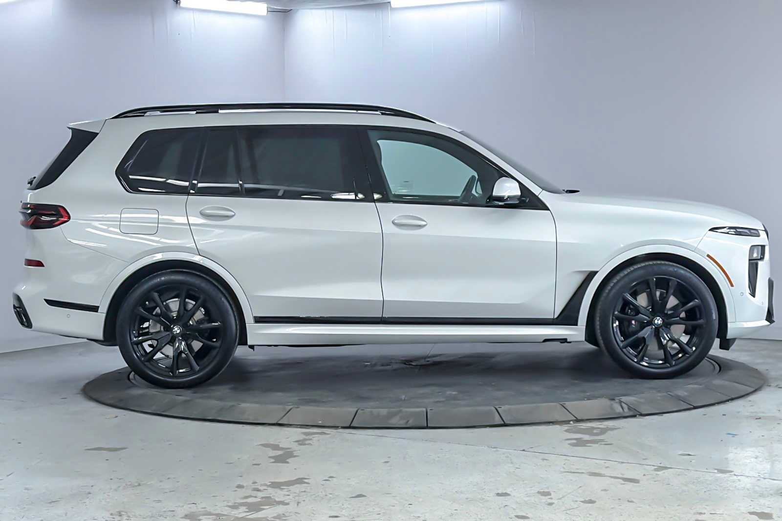 Thumbnail: 2026 BMW X7 - 8