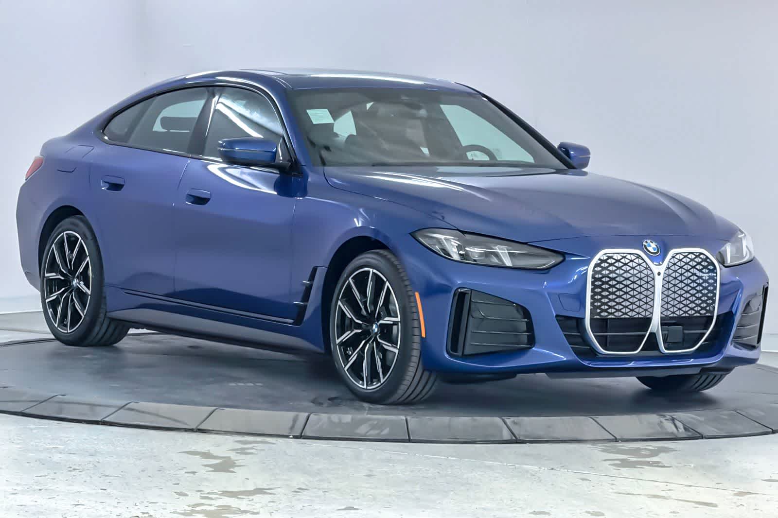 Thumbnail: 2026 BMW i4 - 9