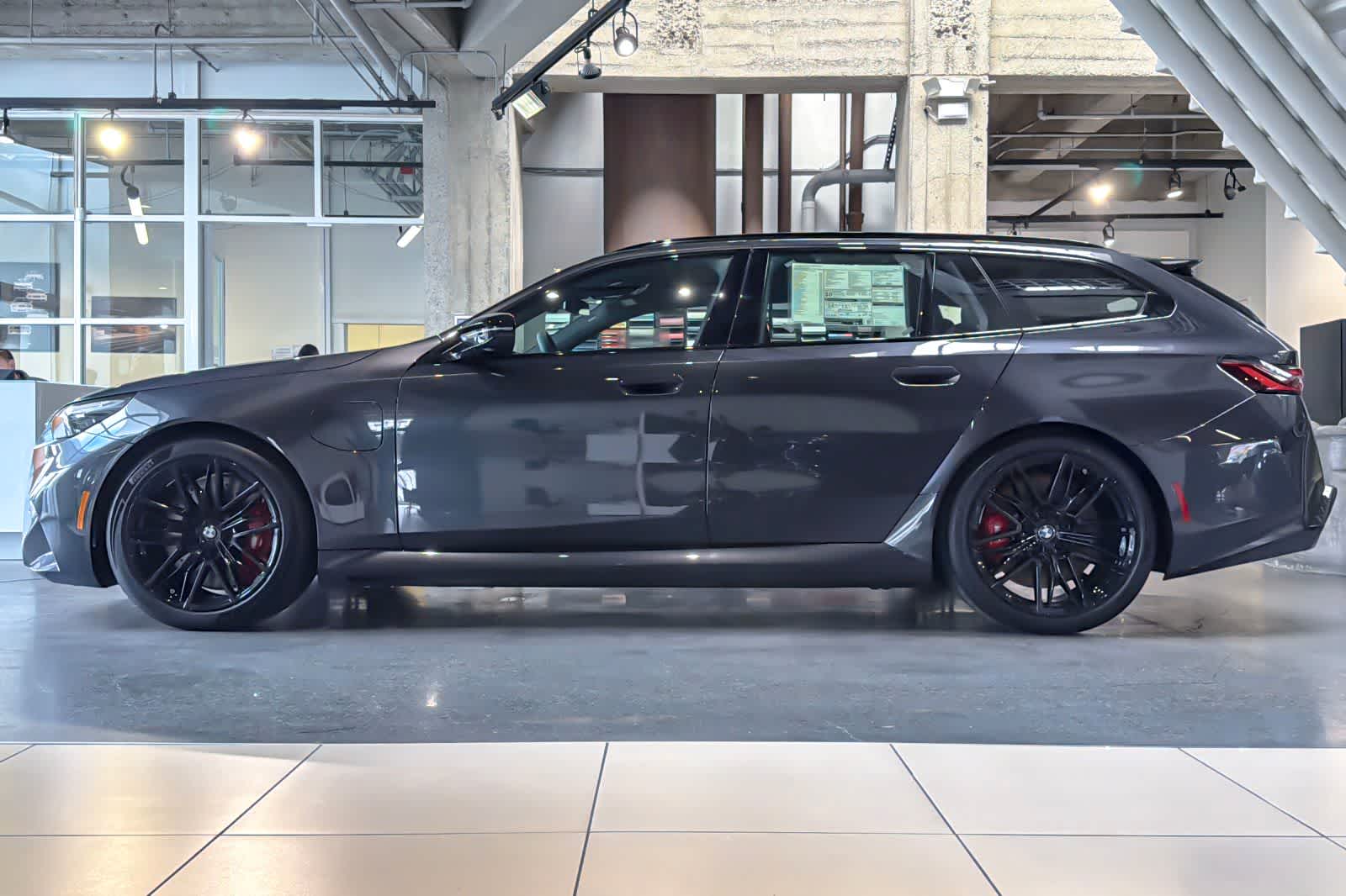 Thumbnail: 2027 BMW M5 - 5